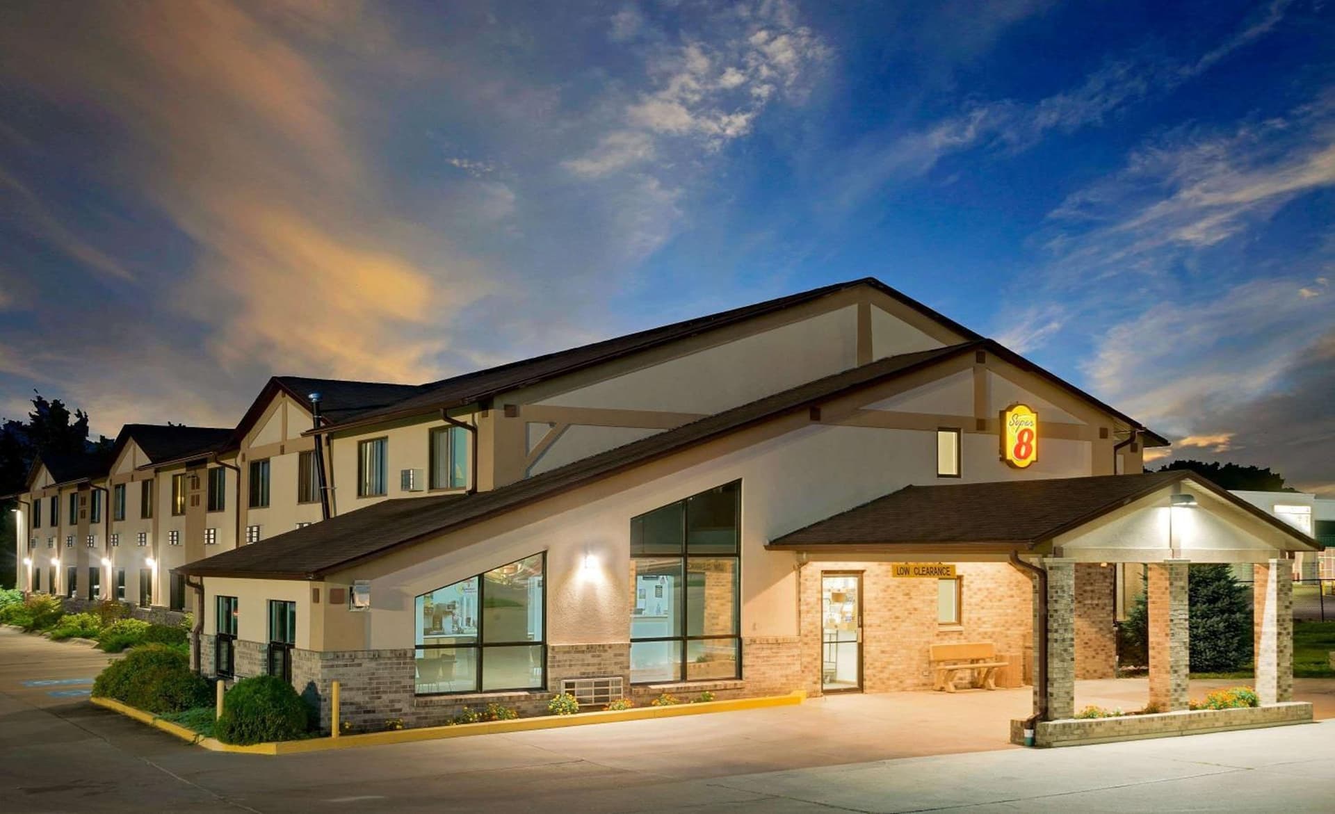 Super 8 by Wyndham Centerville interior in Centerville, IA — gallery photo 2