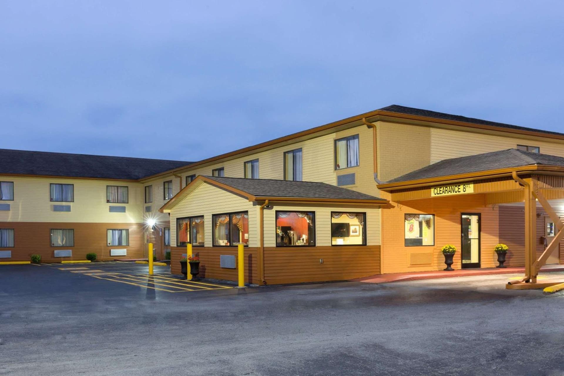 Super 8 by Wyndham Richmond — hotel in Richmond, Kentucky