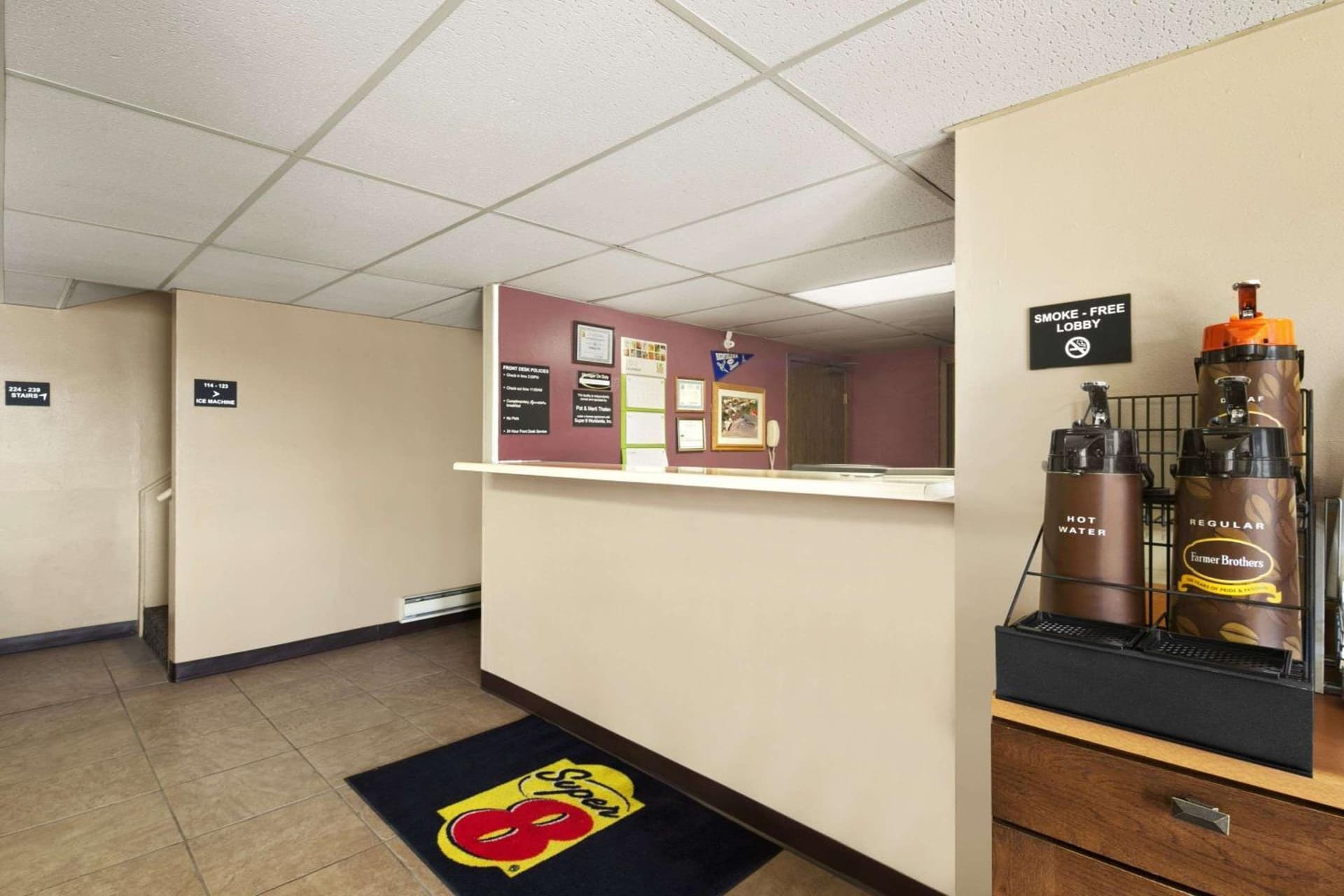 Super 8 by Wyndham Redfield interior in Redfield, SD — gallery photo 2