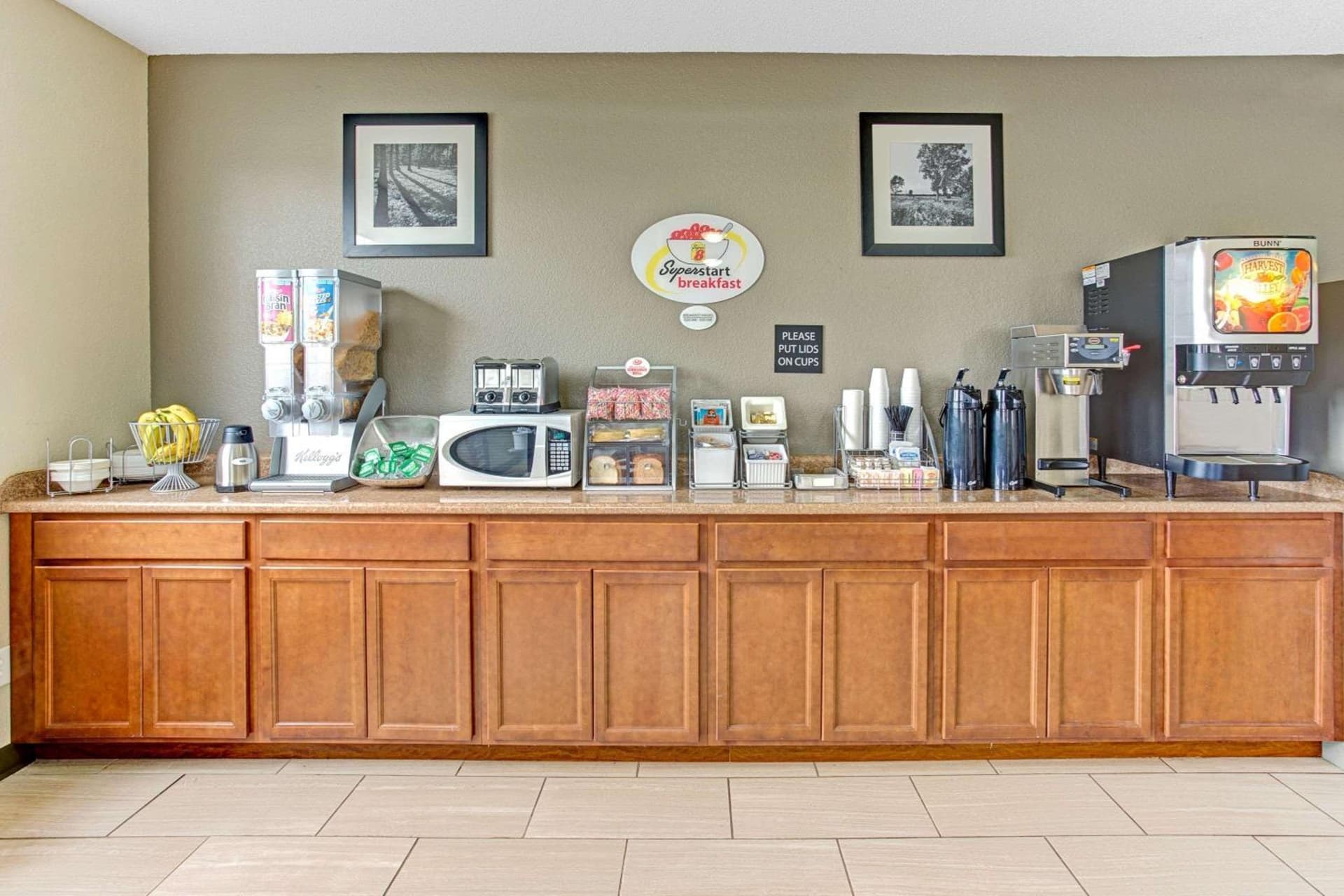 Super 8 by Wyndham Gurnee interior in Gurnee, IL — gallery photo 2