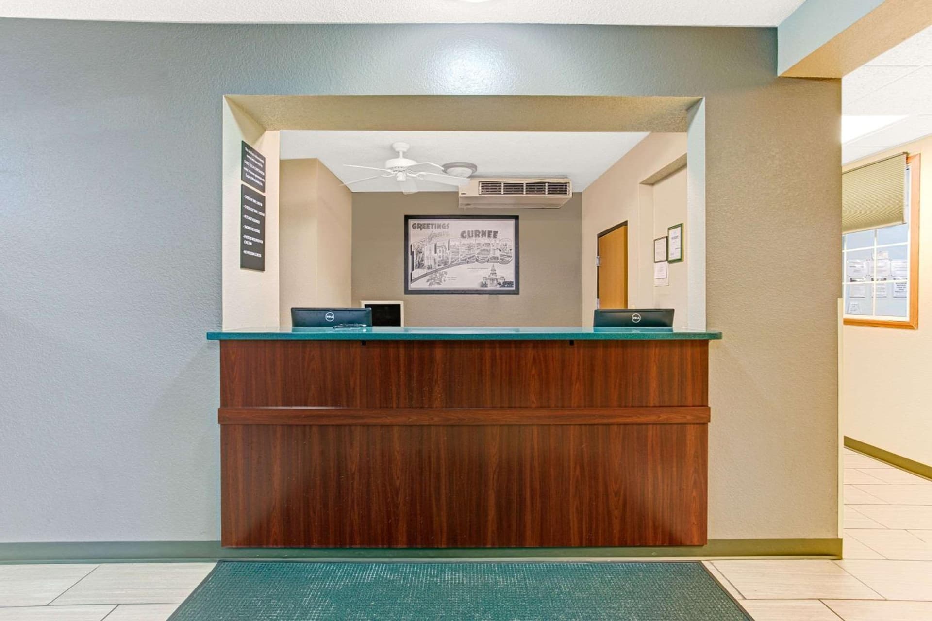 Super 8 by Wyndham Gurnee property views in Gurnee, IL — gallery photo 3
