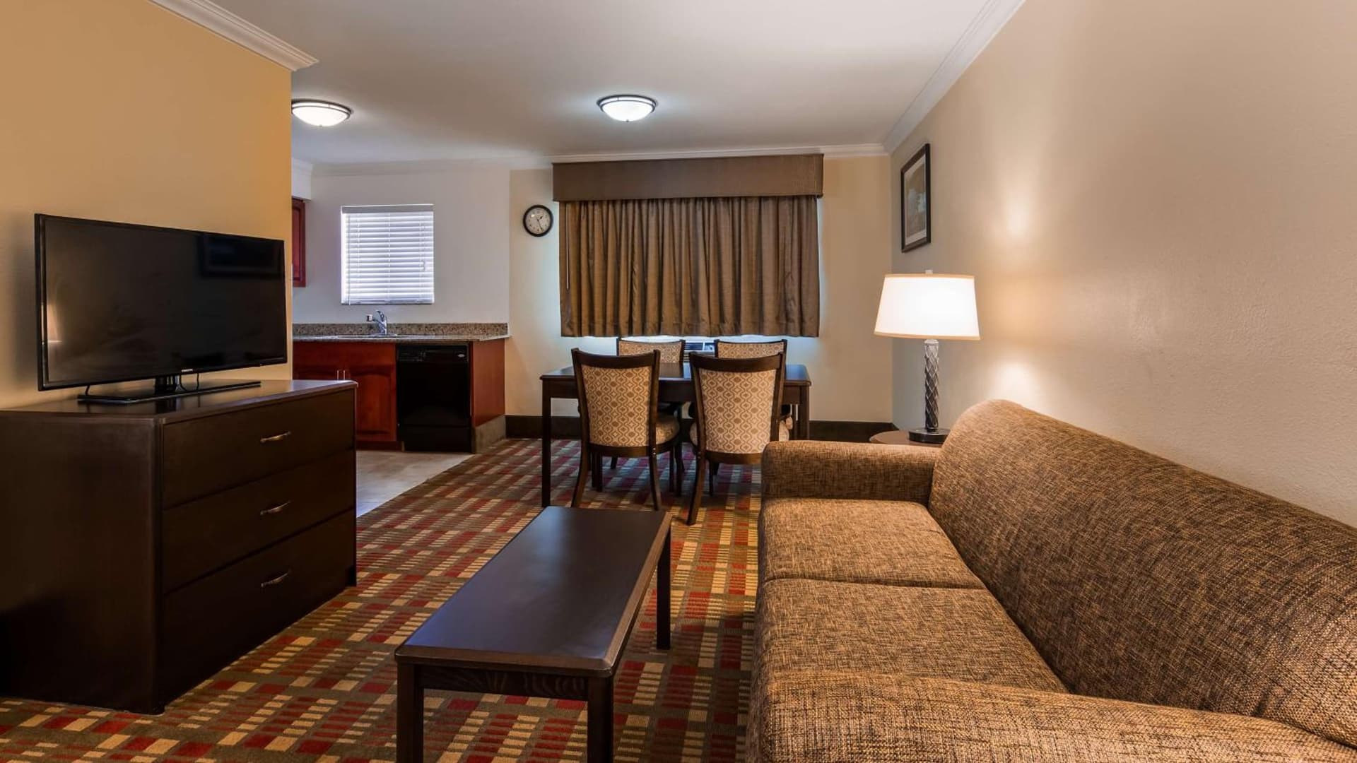 Best Western Garden Villa Inn interior in Roseburg, OR — gallery photo 2