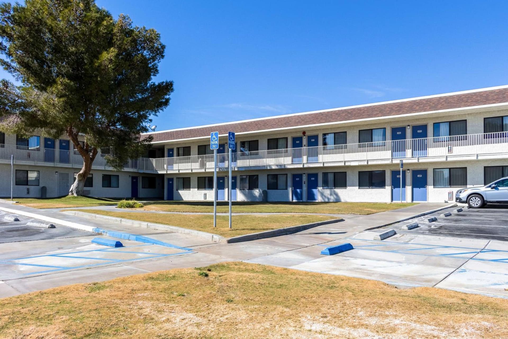 Motel 6-Mojave, CA interior in Mojave, CA — gallery photo 2