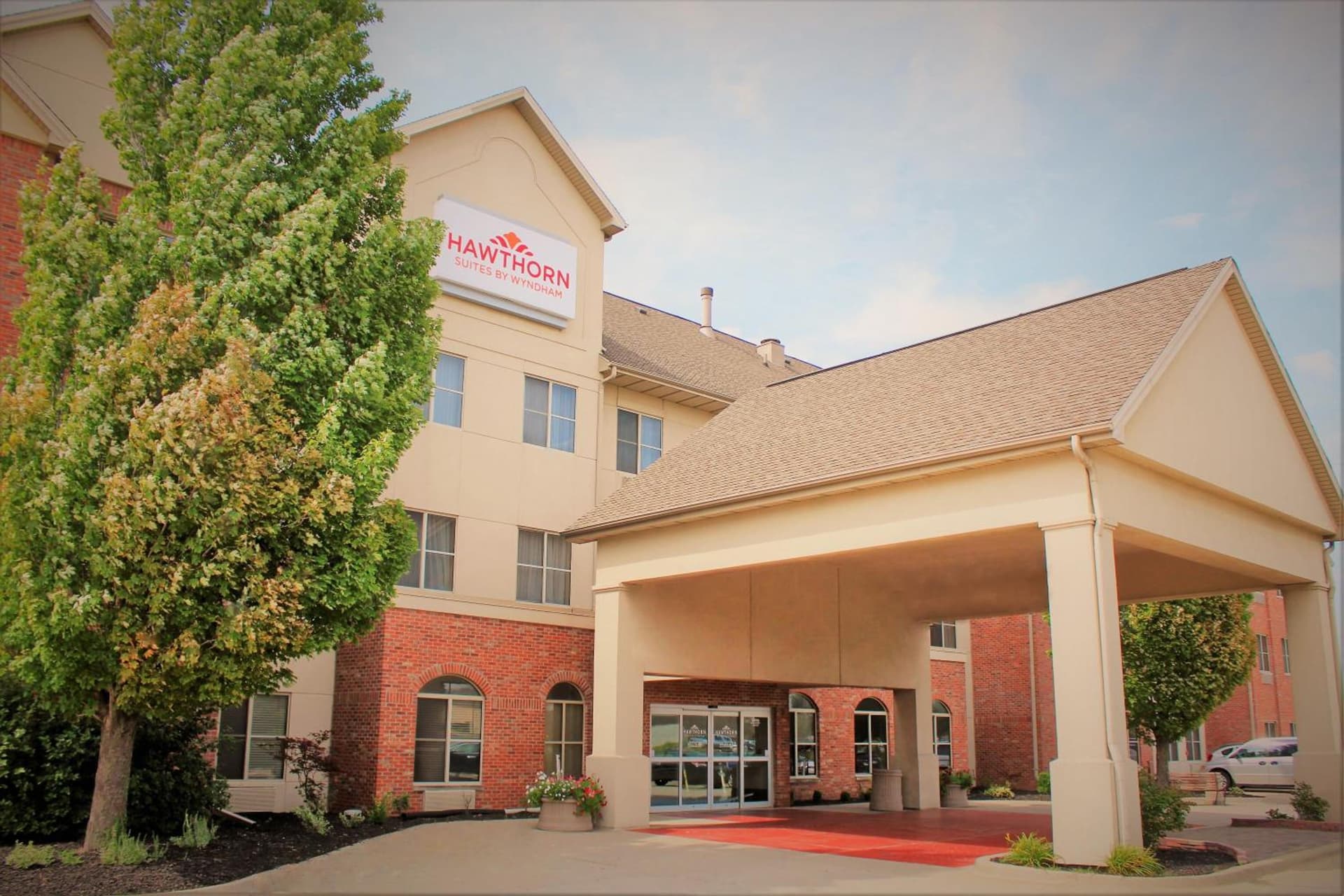 Hawthorn Extended Stay by Wyndham Bloomington — hotel in Bloomington, Illinois