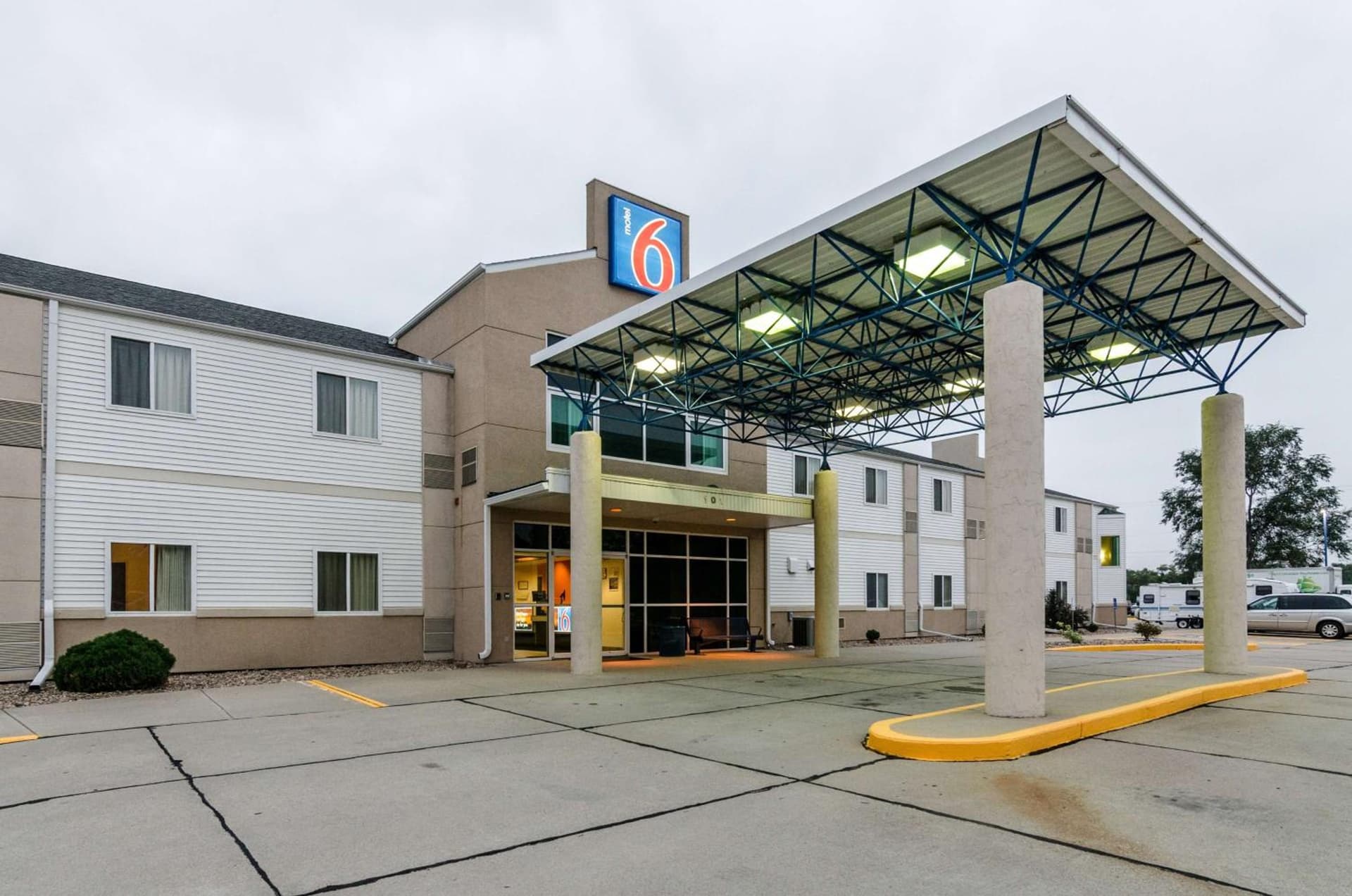 Motel 6-Kearney, NE interior in Kearney, NE — gallery photo 2