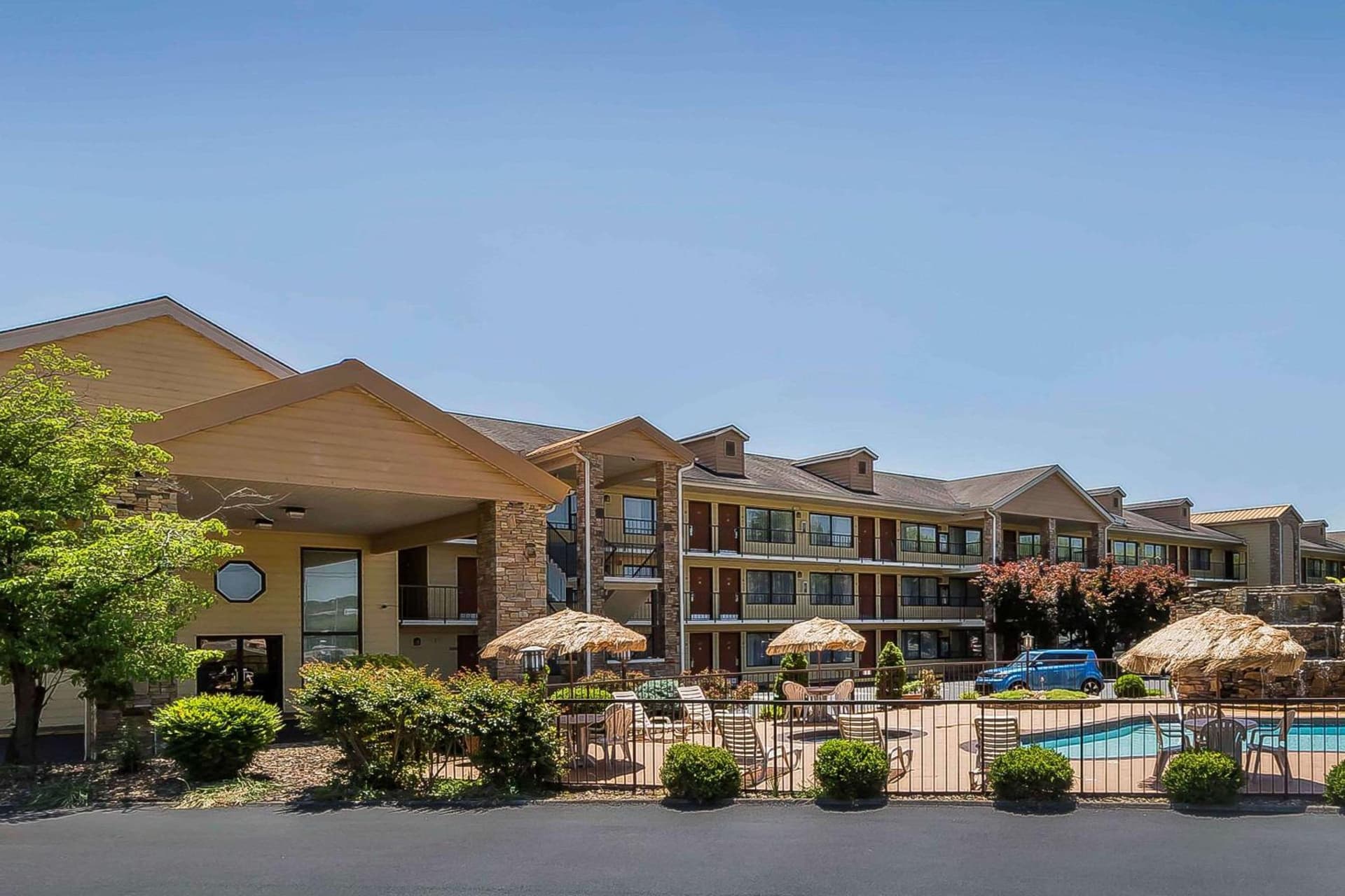 Quality Inn & Suites Sevierville - Pigeon Forge — hotel in Sevierville, Tennessee