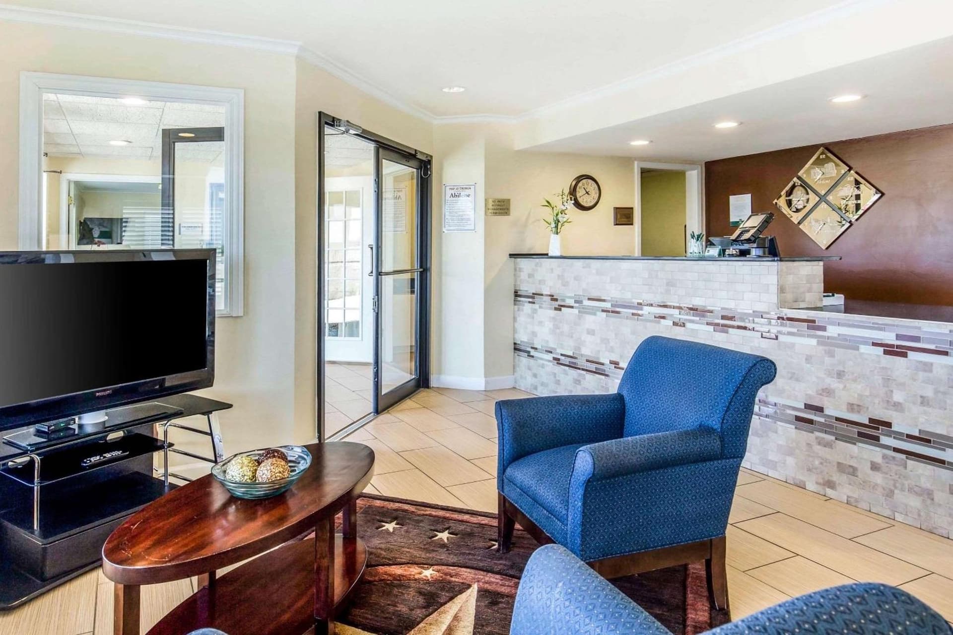 Quality Inn & Suites interior in Abilene, TX — gallery photo 2