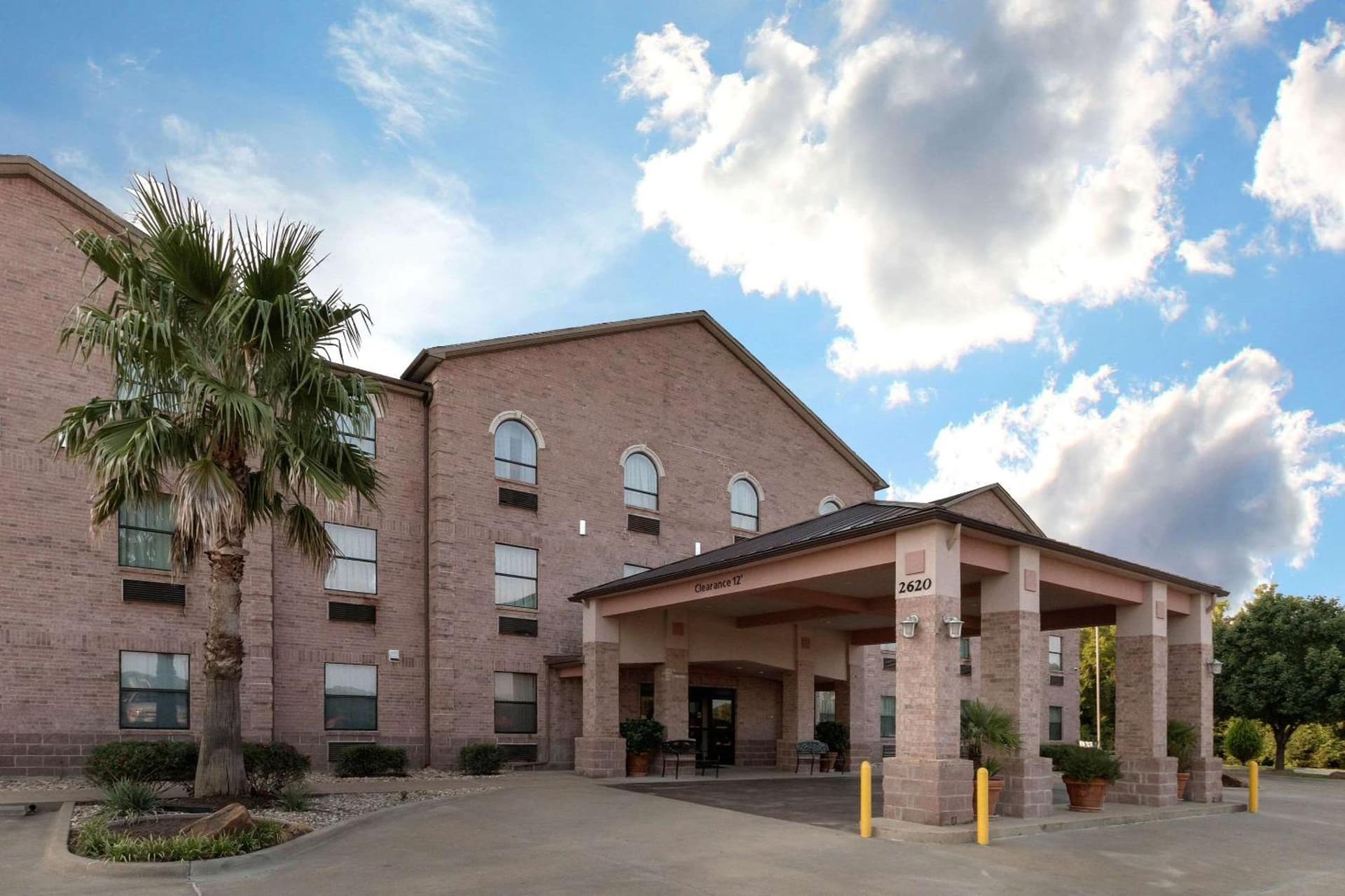 Quality Inn Buffalo featured exterior or lobby in Buffalo, TX — similar hotel