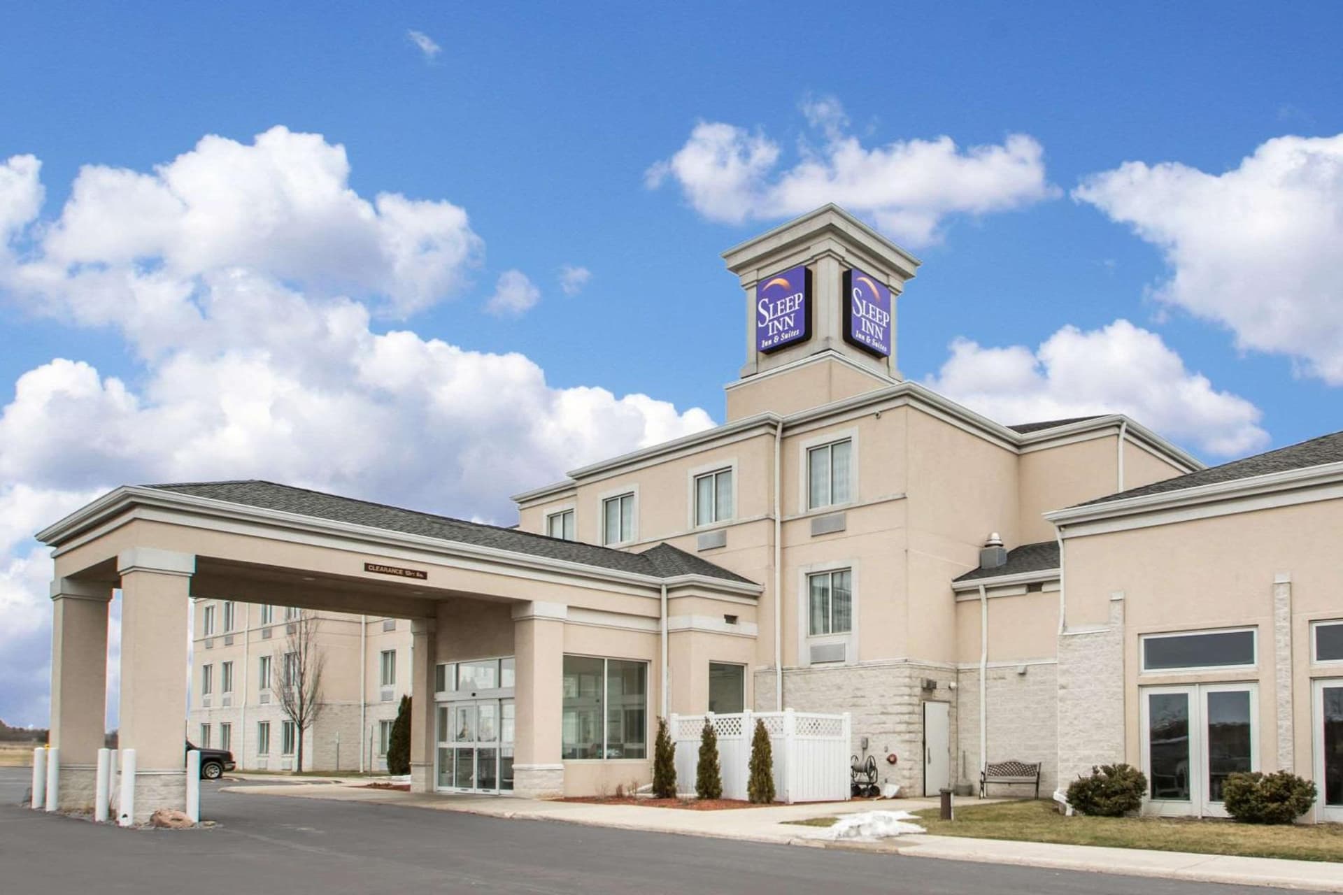 Comfort Inn & Suites Sheboygan I-43 — hotel in Sheboygan, Wisconsin