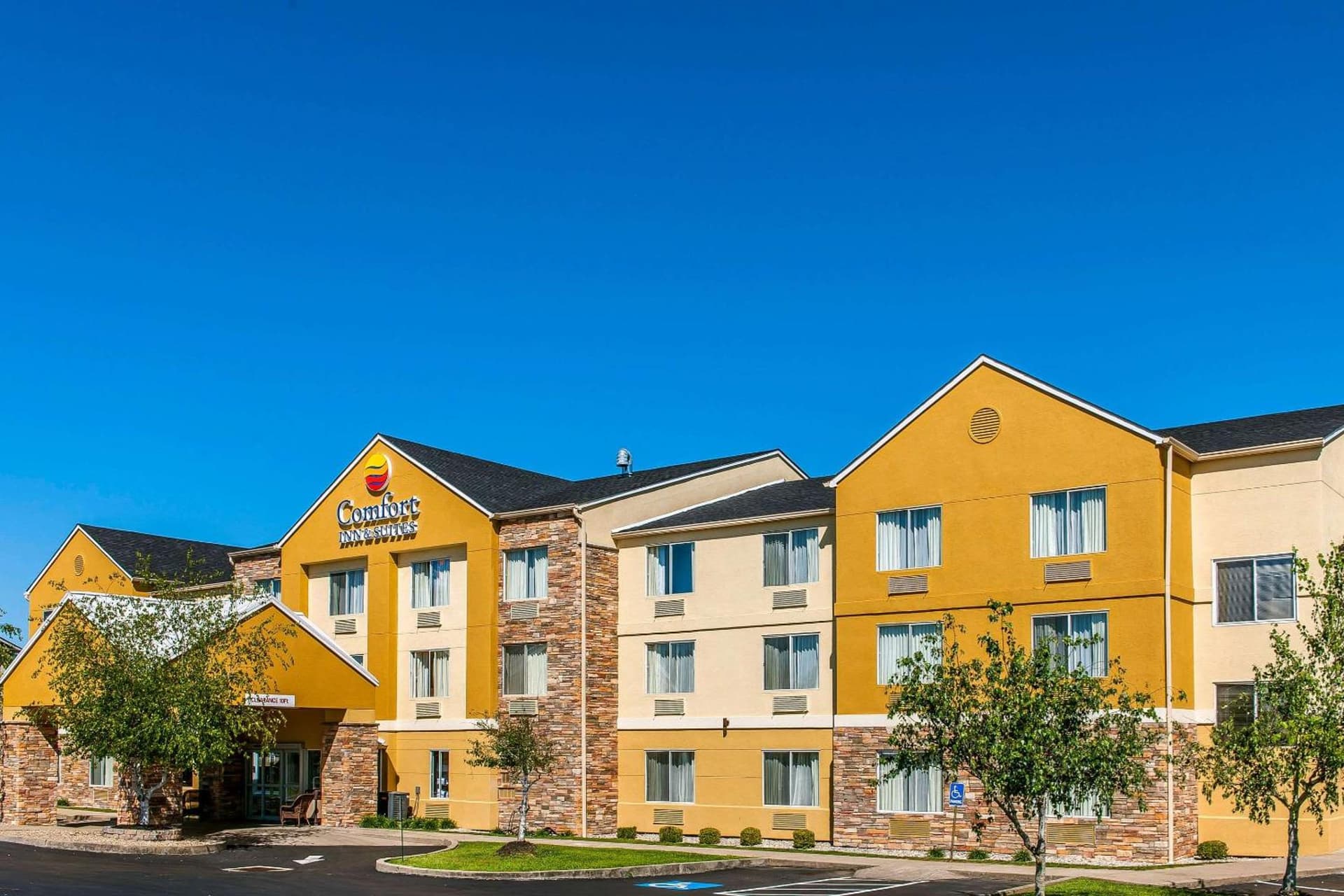 Comfort Inn & Suites Mount Sterling interior in Mount Sterling, KY — gallery photo 2