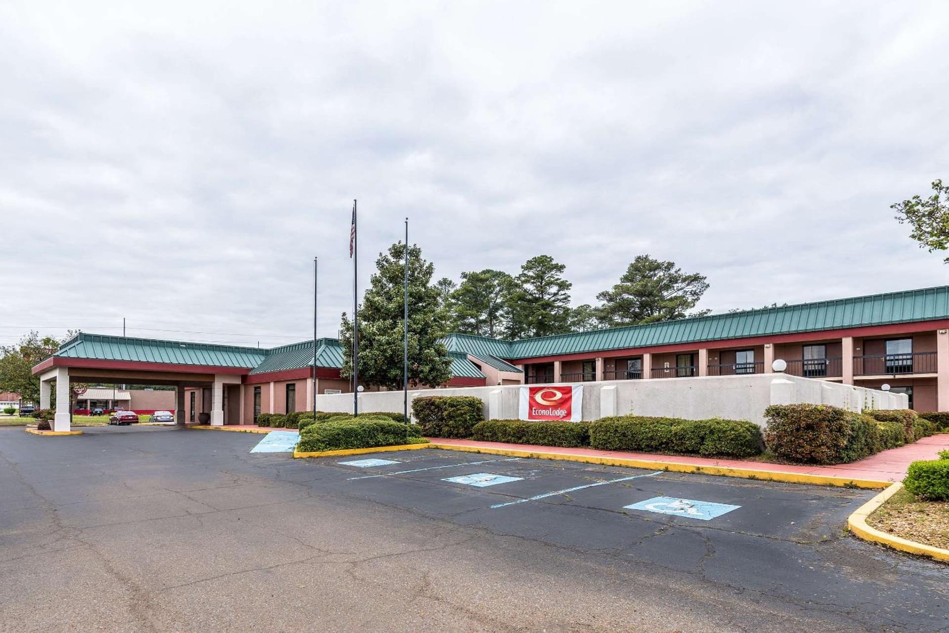 Econo Lodge Columbus near Airport featured exterior or lobby in Columbus, MS — similar hotel