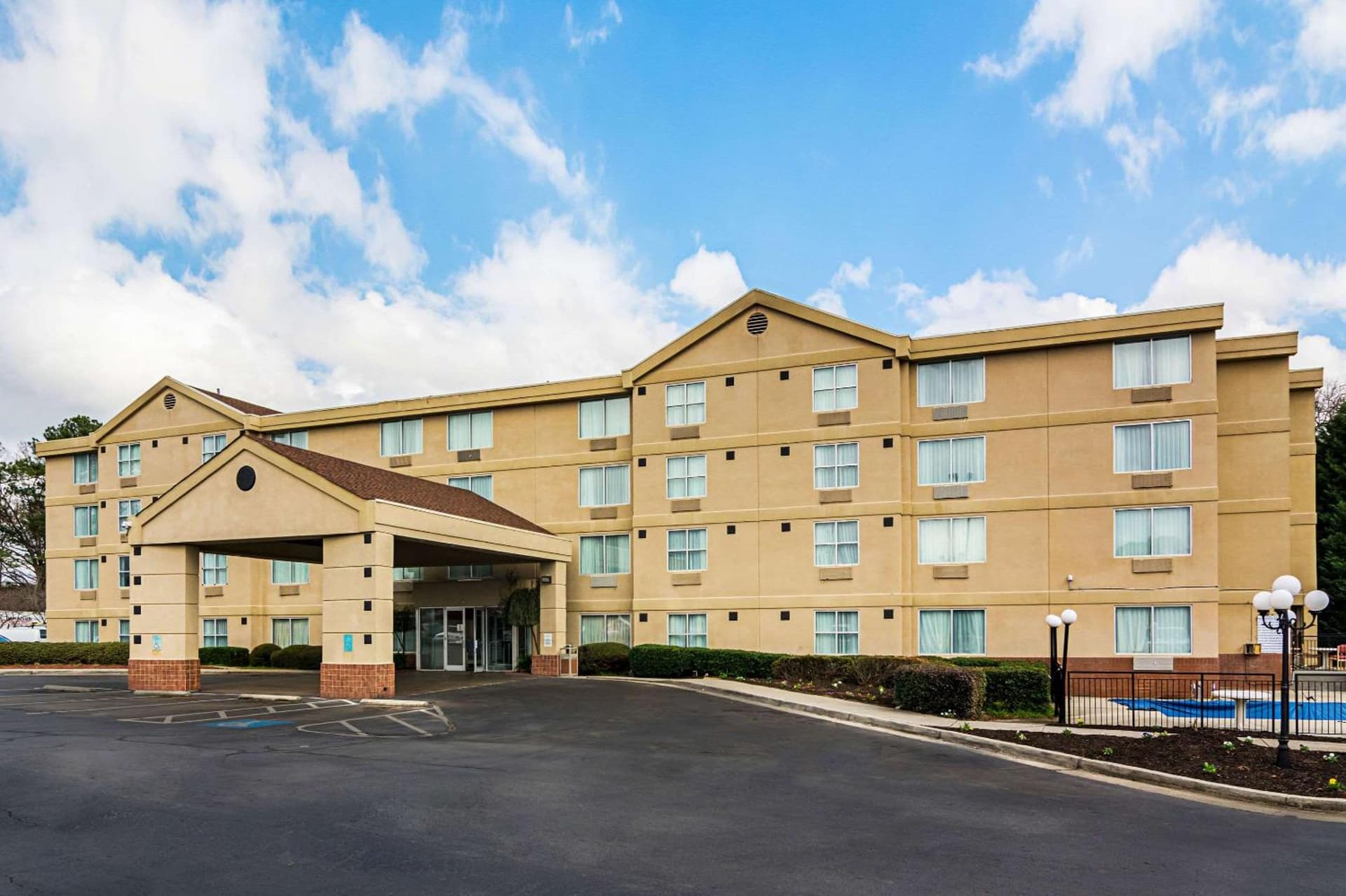 Quality Suites Atlanta Airport East interior in Forest Park, GA — gallery photo 2