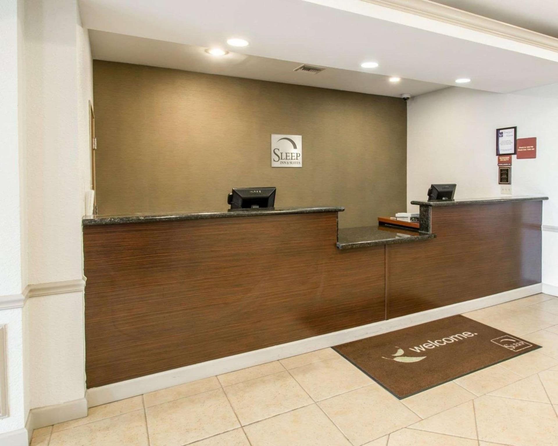 Sleep Inn & Suites Palatka North interior in Palatka, FL — gallery photo 2