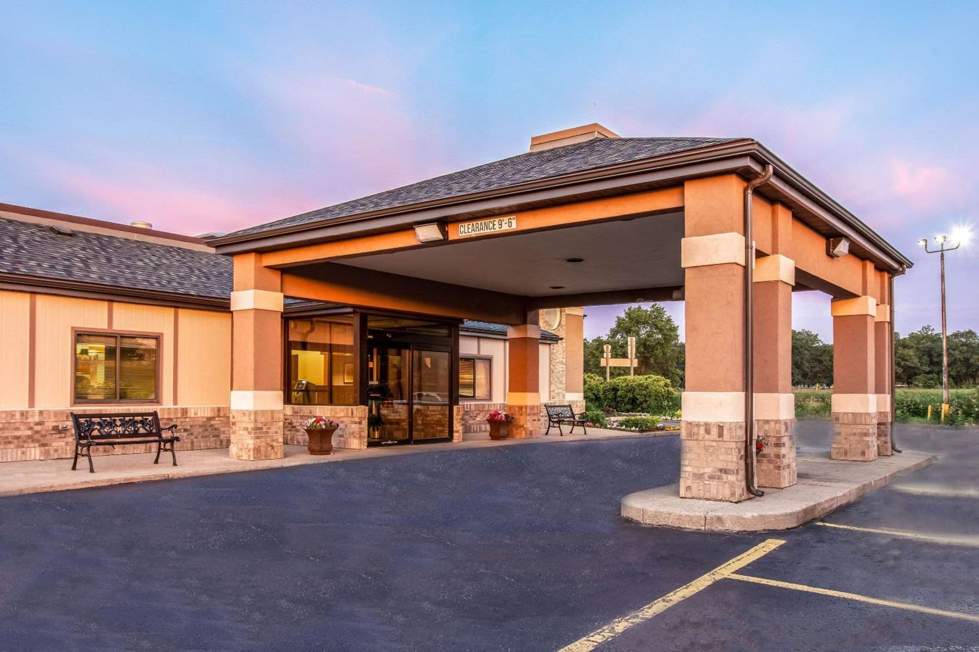 Country Inn & Suites by Radisson, Muskegon, MI featured exterior or lobby in Muskegon, MI — similar hotel