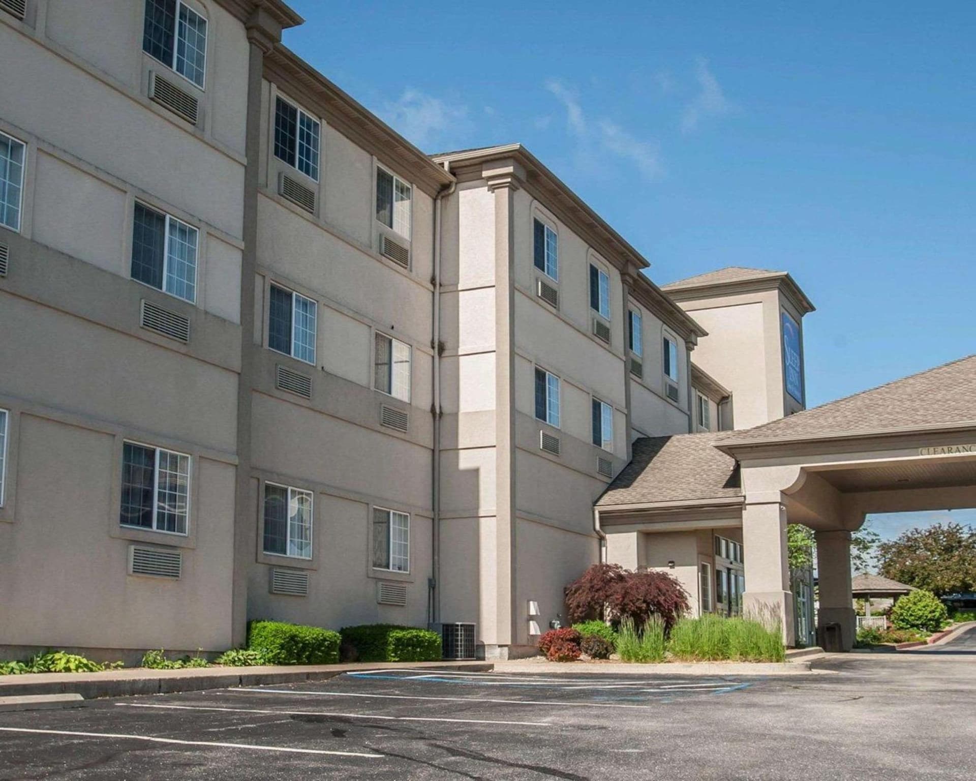 Sleep Inn & Suites Lake of the Ozarks — hotel in Camdenton, Missouri