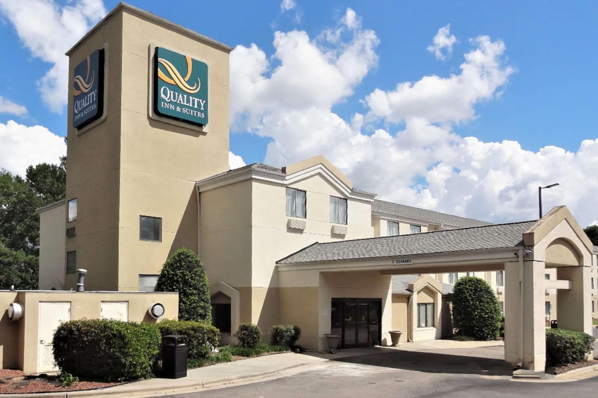 Quality Inn & Suites Raleigh North — hotel in Raleigh, North Carolina