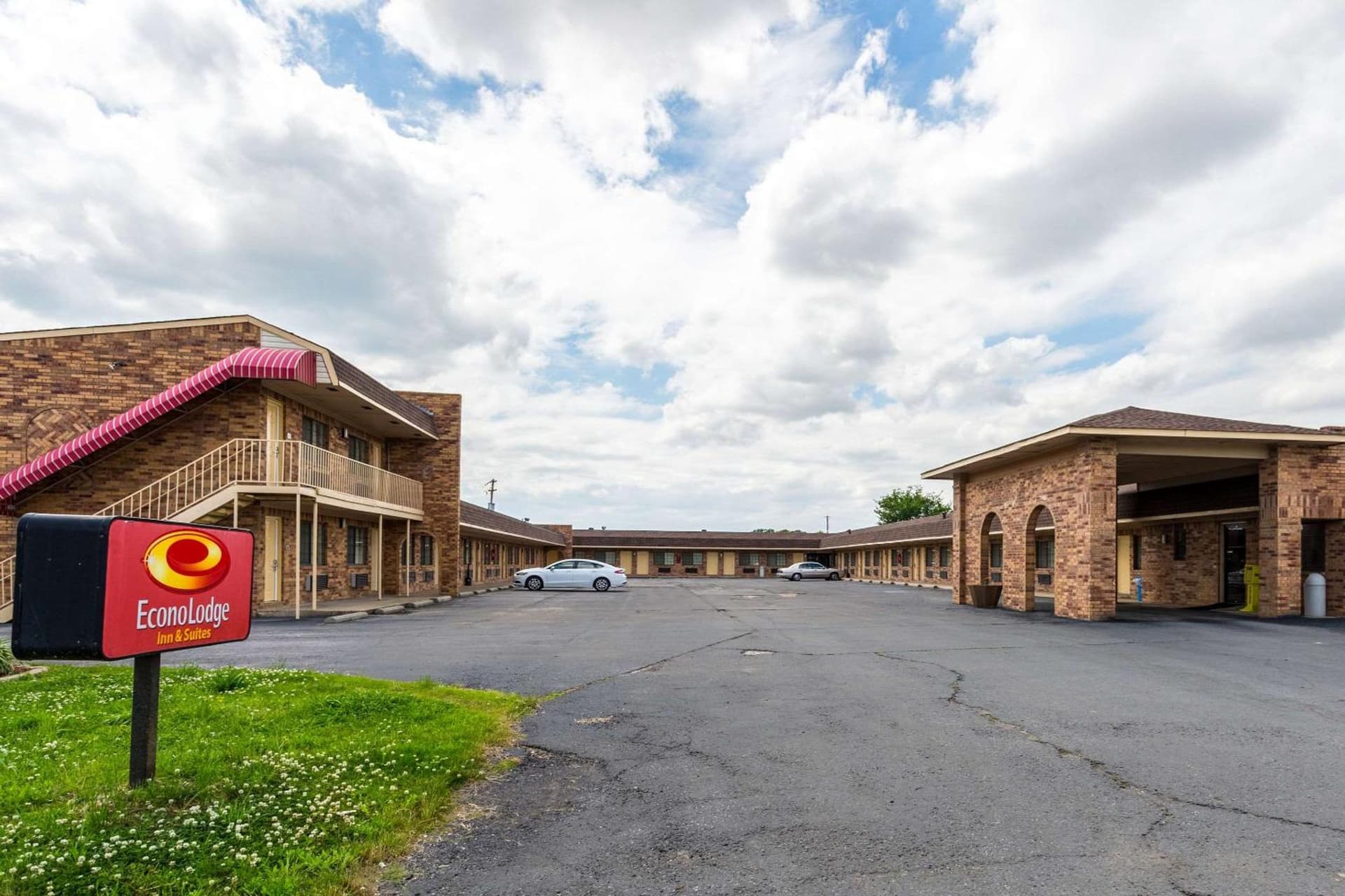 Econo Lodge & Suites Brinkley featured exterior or lobby in Brinkley, AR — similar hotel