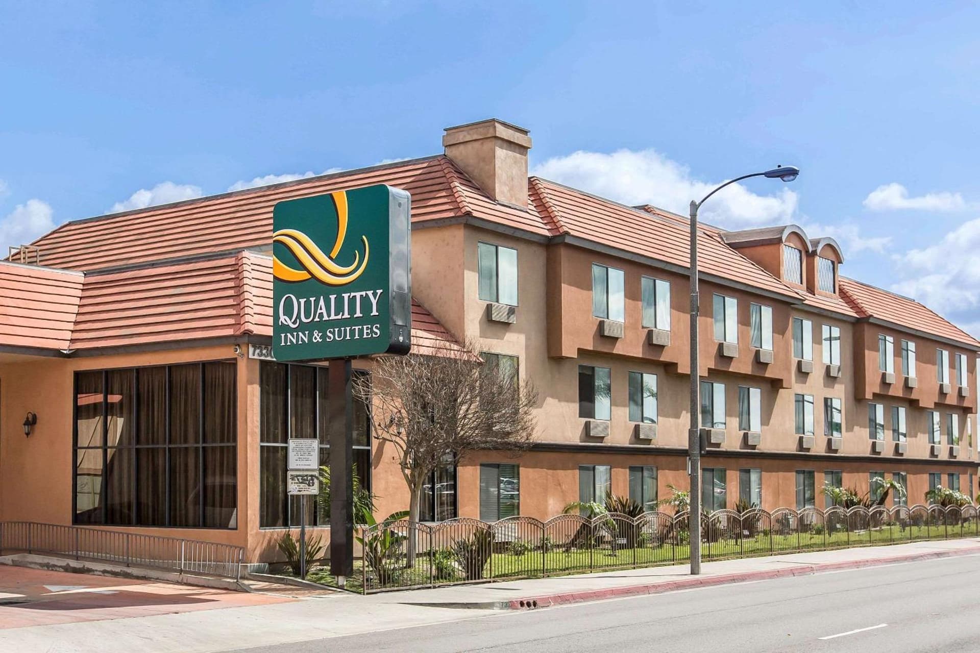 Quality Inn & Suites Bell Gardens-Los Angeles featured exterior or lobby in Bell Gardens, CA — similar hotel