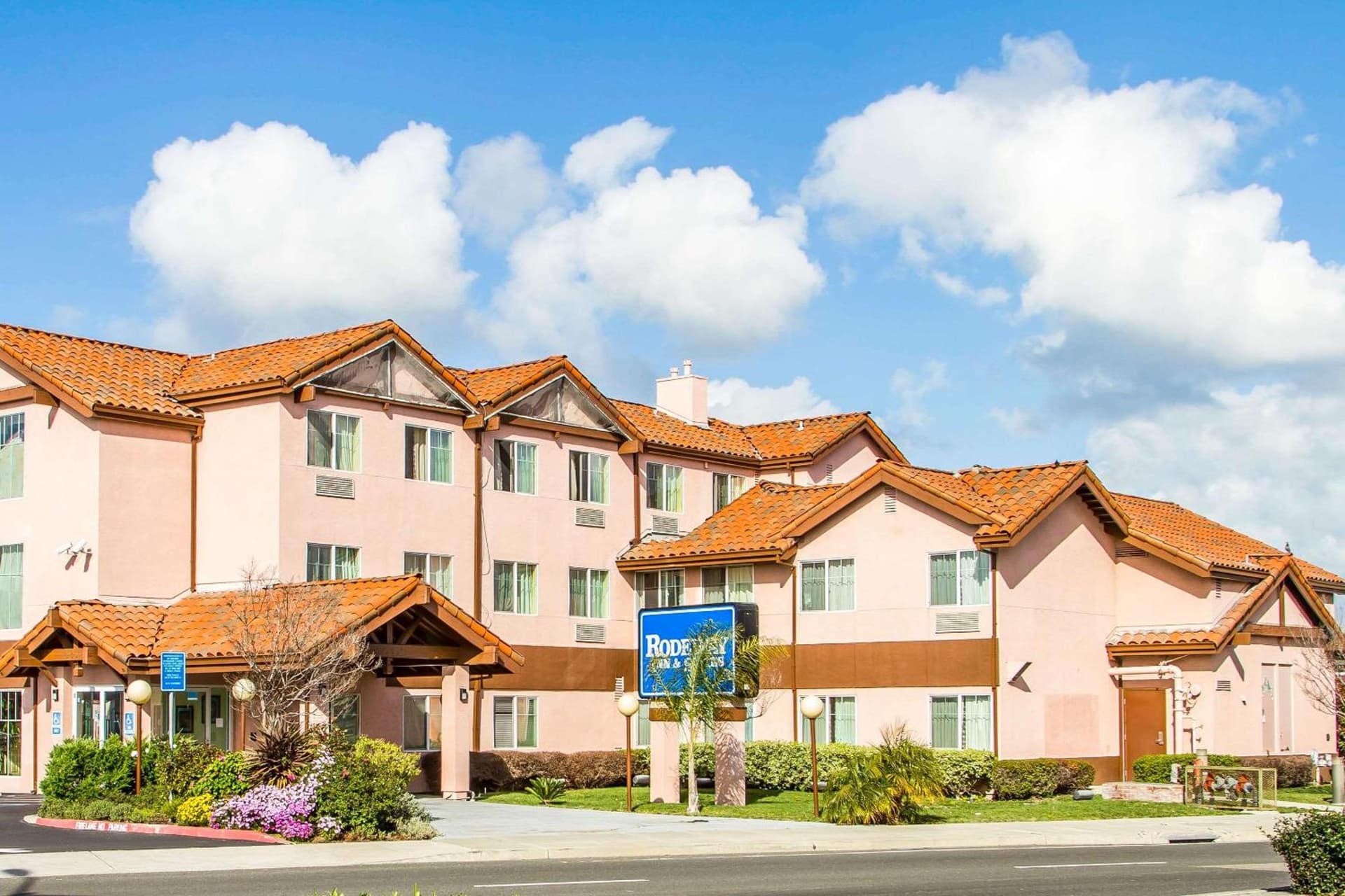 Rodeway Inn & Suites Hayward - Oakland South — hotel in Hayward, California