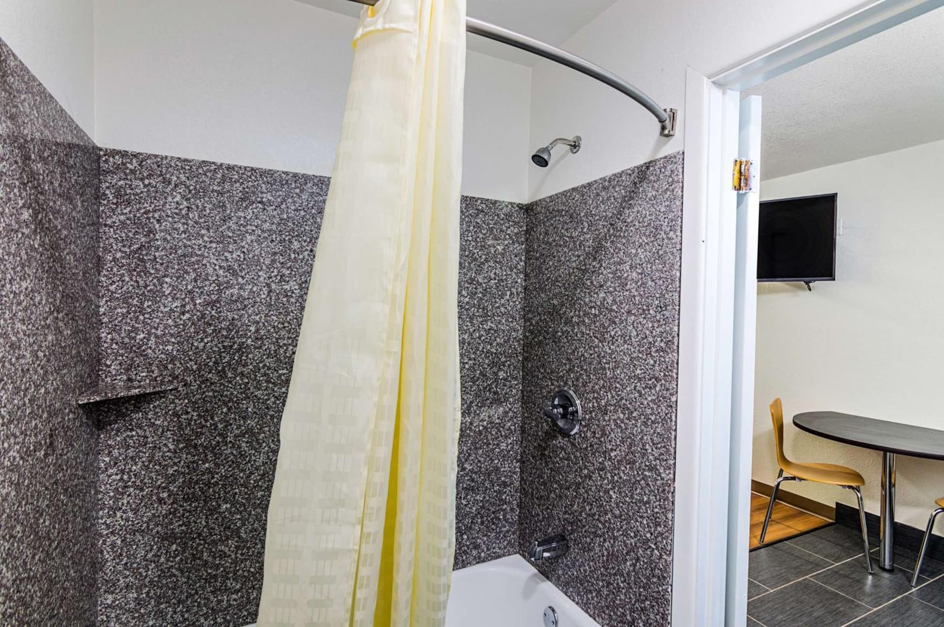 Motel 6-Childress, TX interior in Childress, TX — gallery photo 2