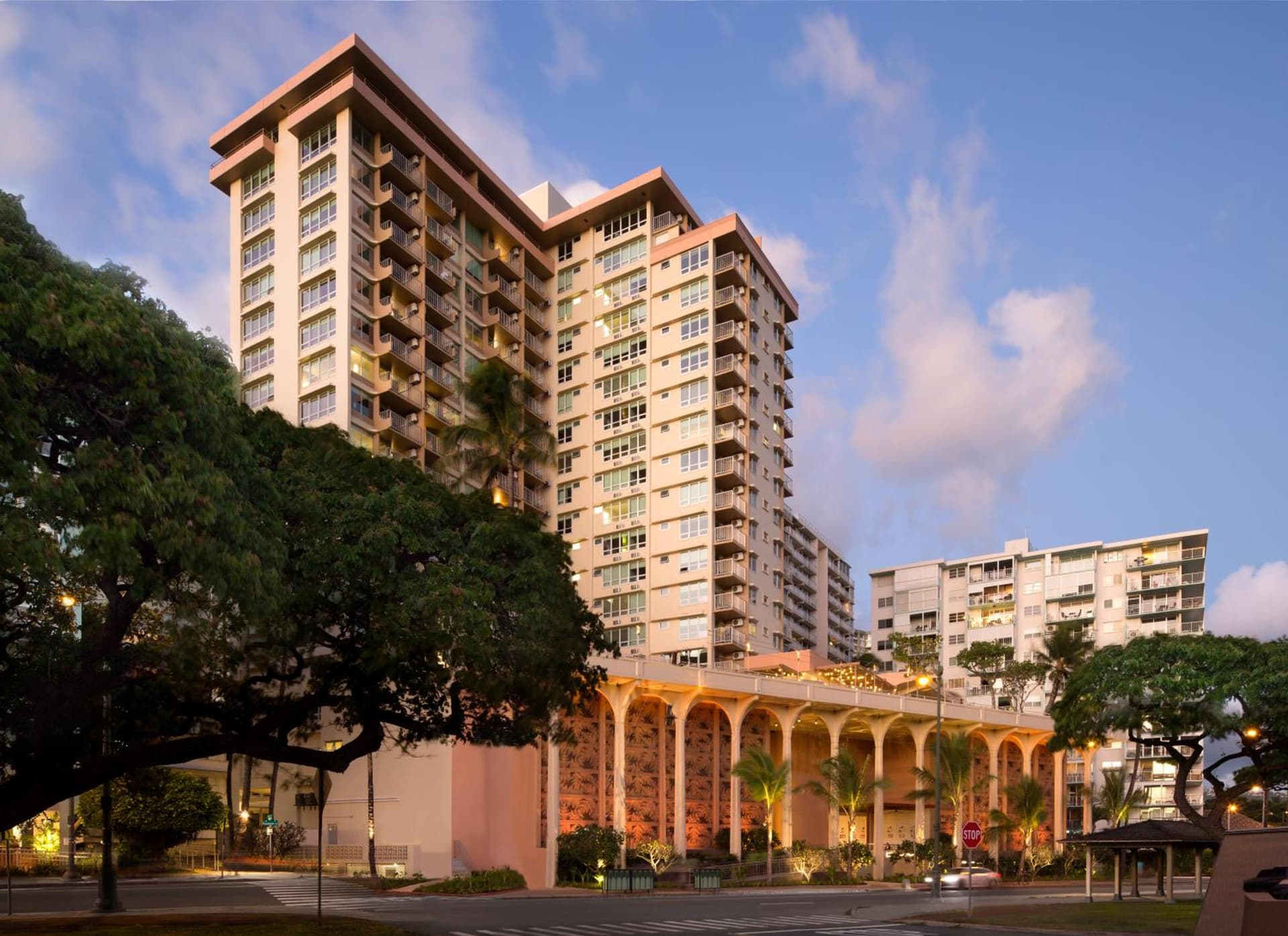 Queen Kapiolani Hotel — hotel in Honolulu, Hawaii