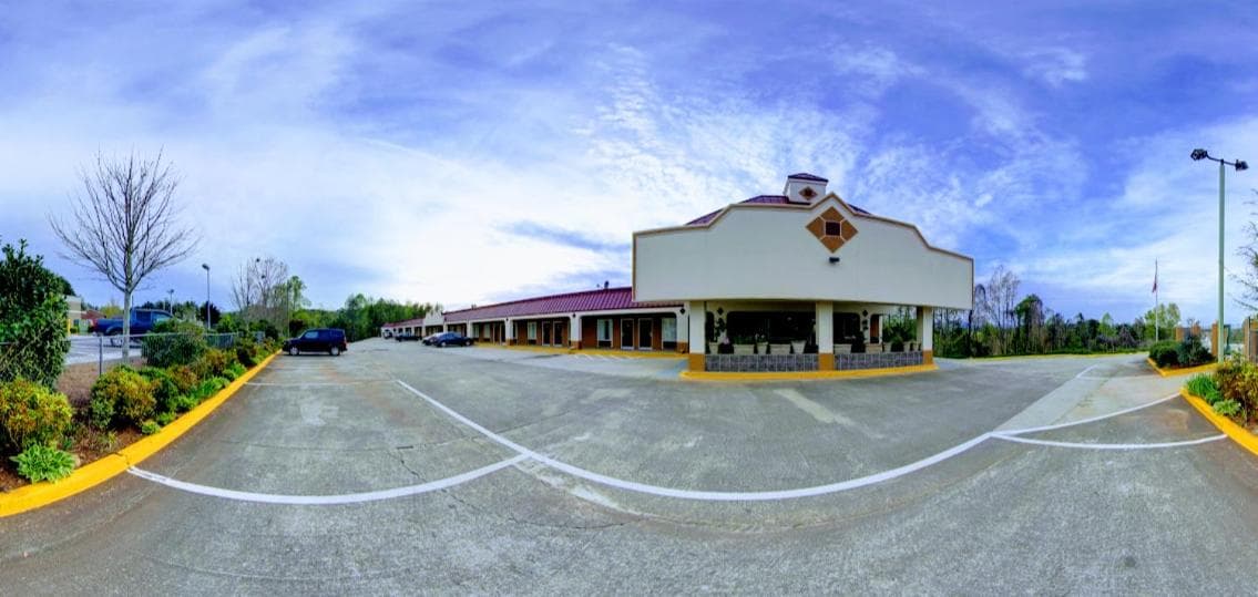 Dahlonega Mountain Inn featured exterior or lobby in Dahlonega, GA — similar hotel