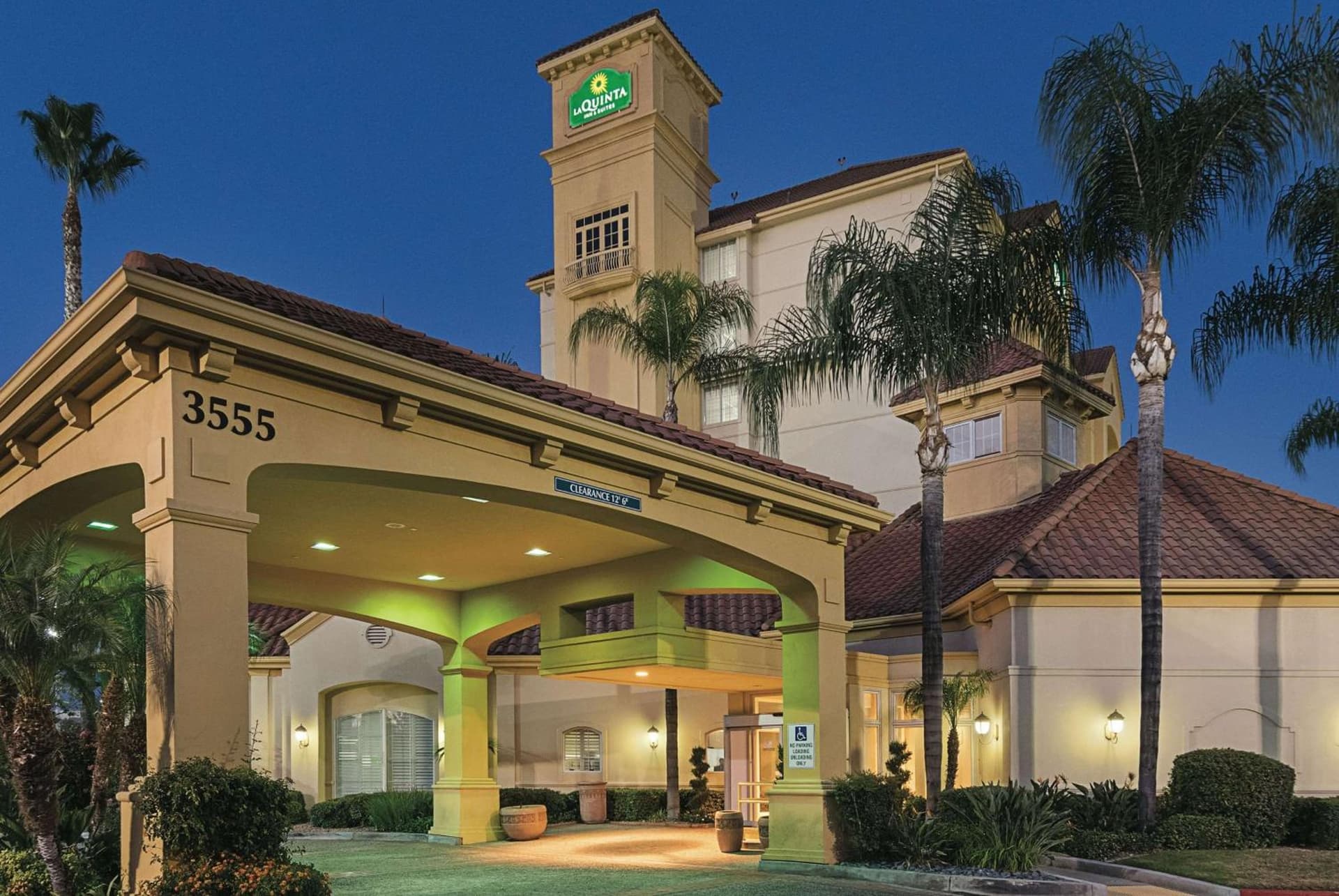 La Quinta Inn & Suites by Wyndham Ontario Airport — hotel in Ontario, California