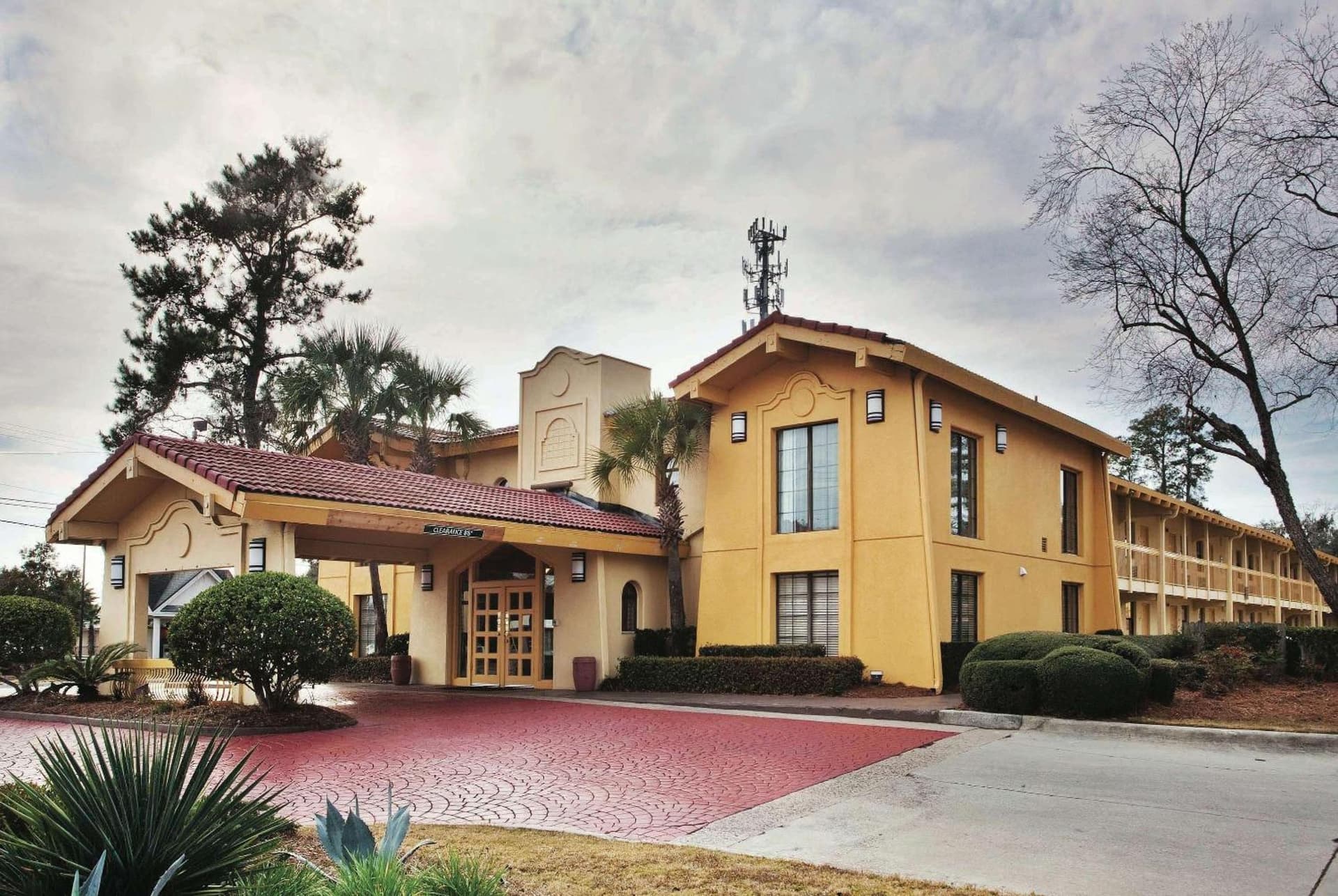La Quinta Inn by Wyndham Savannah Midtown featured exterior or lobby in Savannah, GA — similar hotel