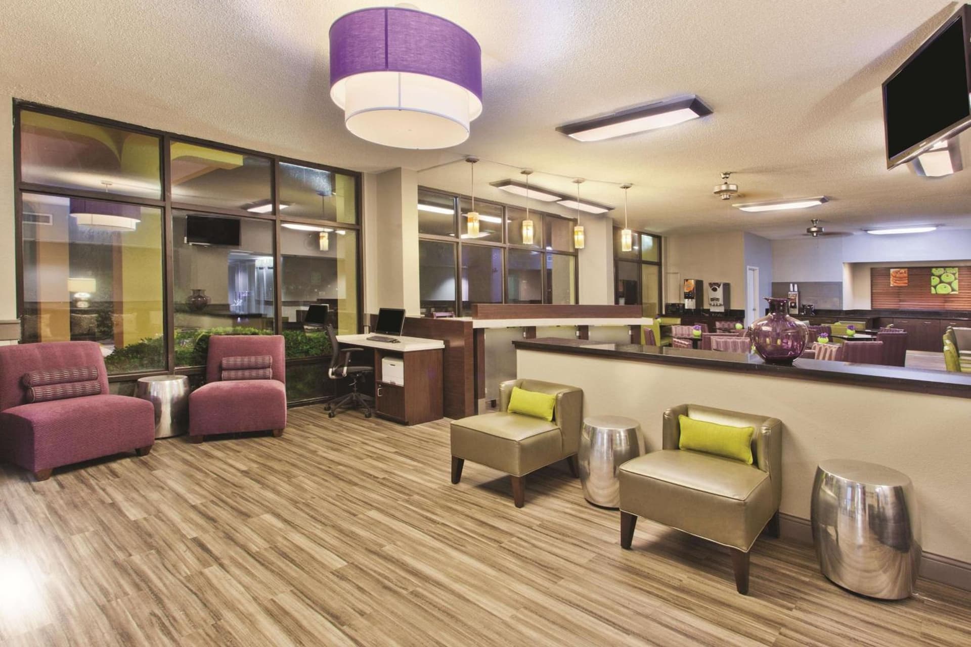 La Quinta Inn & Suites by Wyndham Charleston Riverview property views in Charleston, SC — gallery photo 3