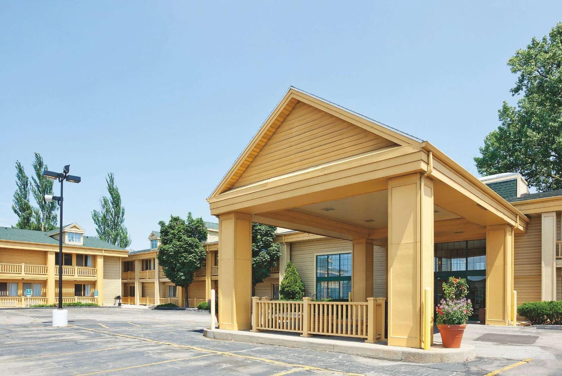 La Quinta Inn by Wyndham Oshkosh — hotel in Oshkosh, Wisconsin