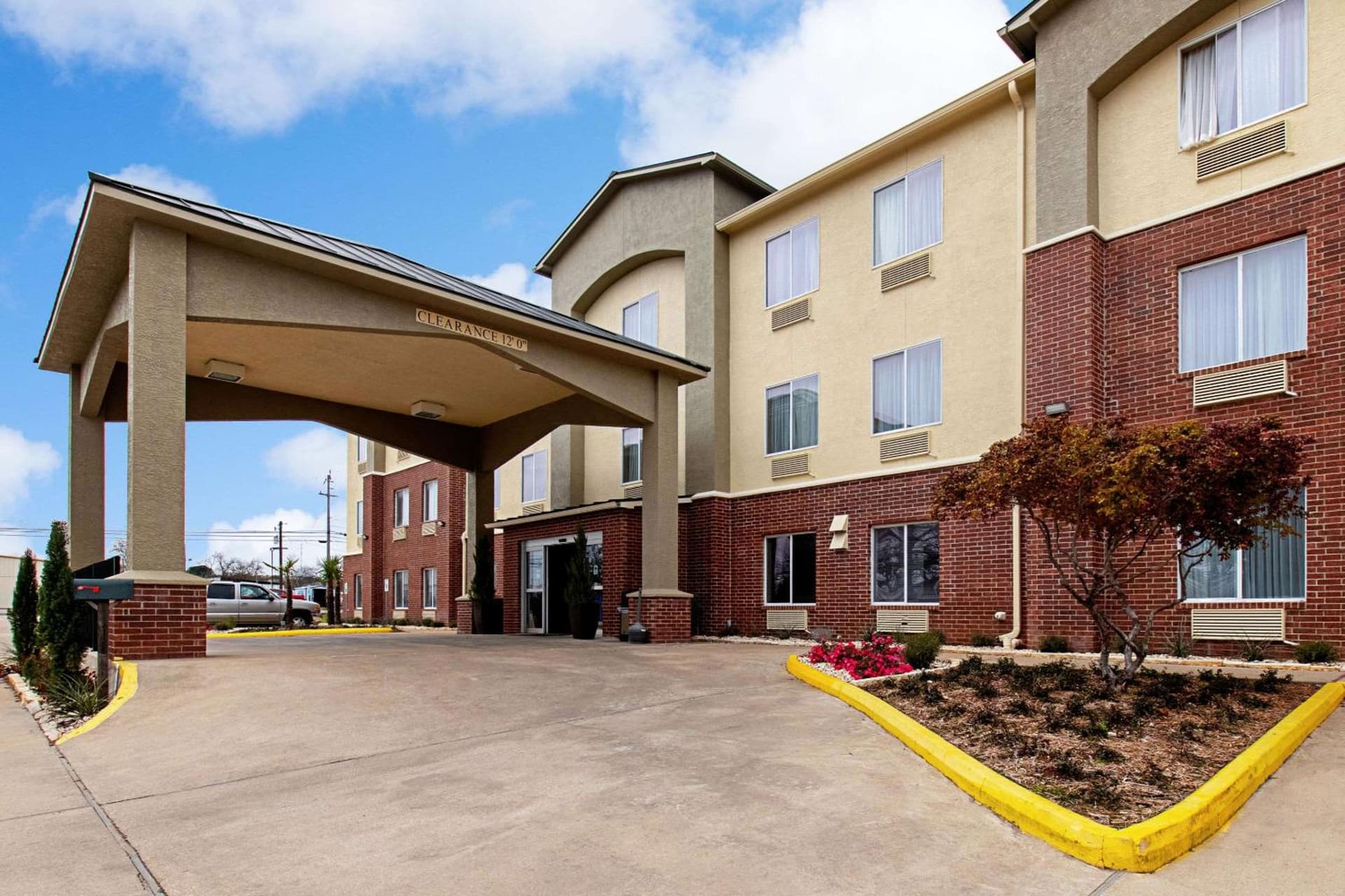 Comfort Inn & Suites Fredericksburg — hotel in Fredericksburg, Texas