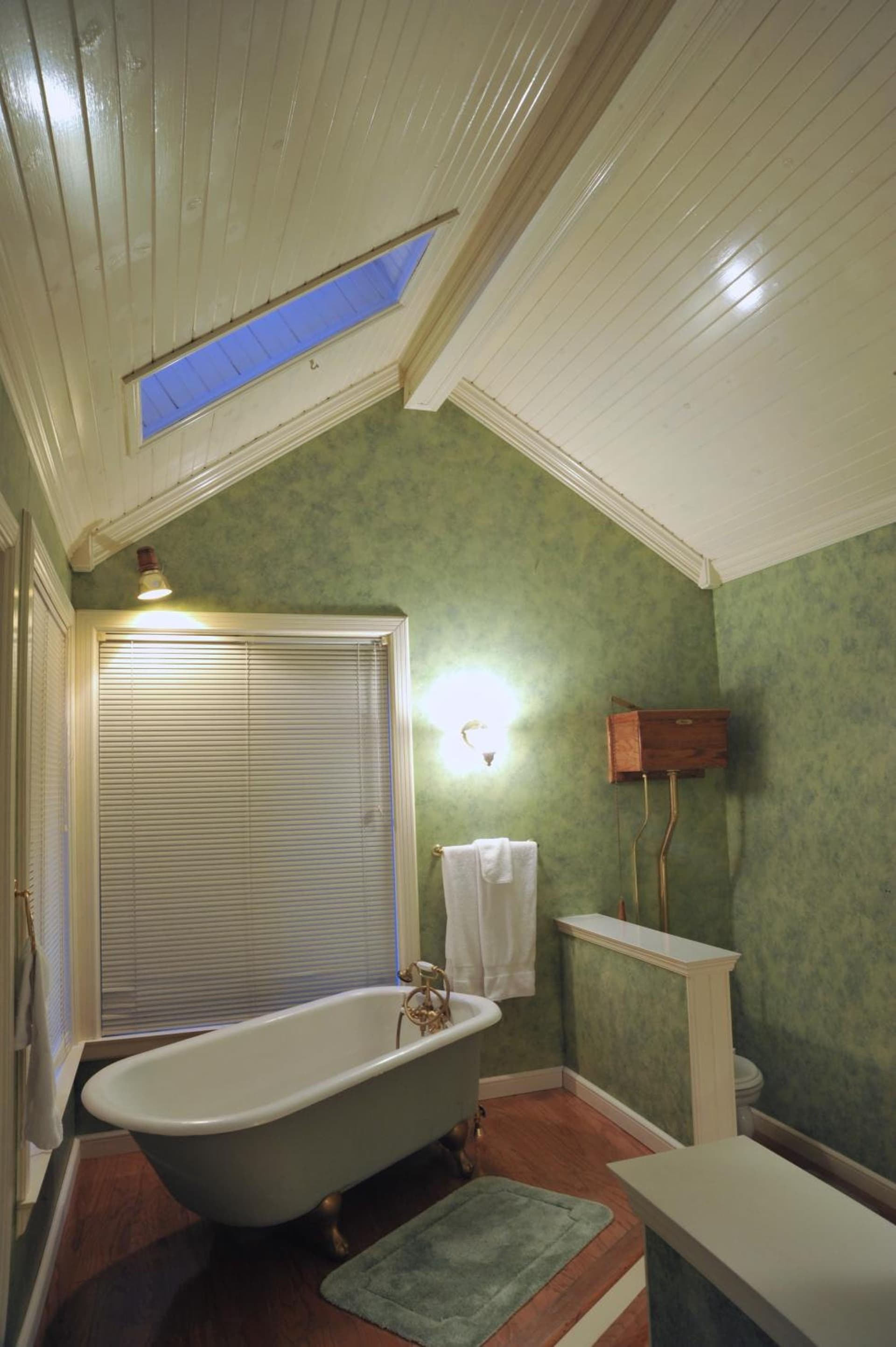 McCloud Hotel interior in McCloud, CA — gallery photo 2