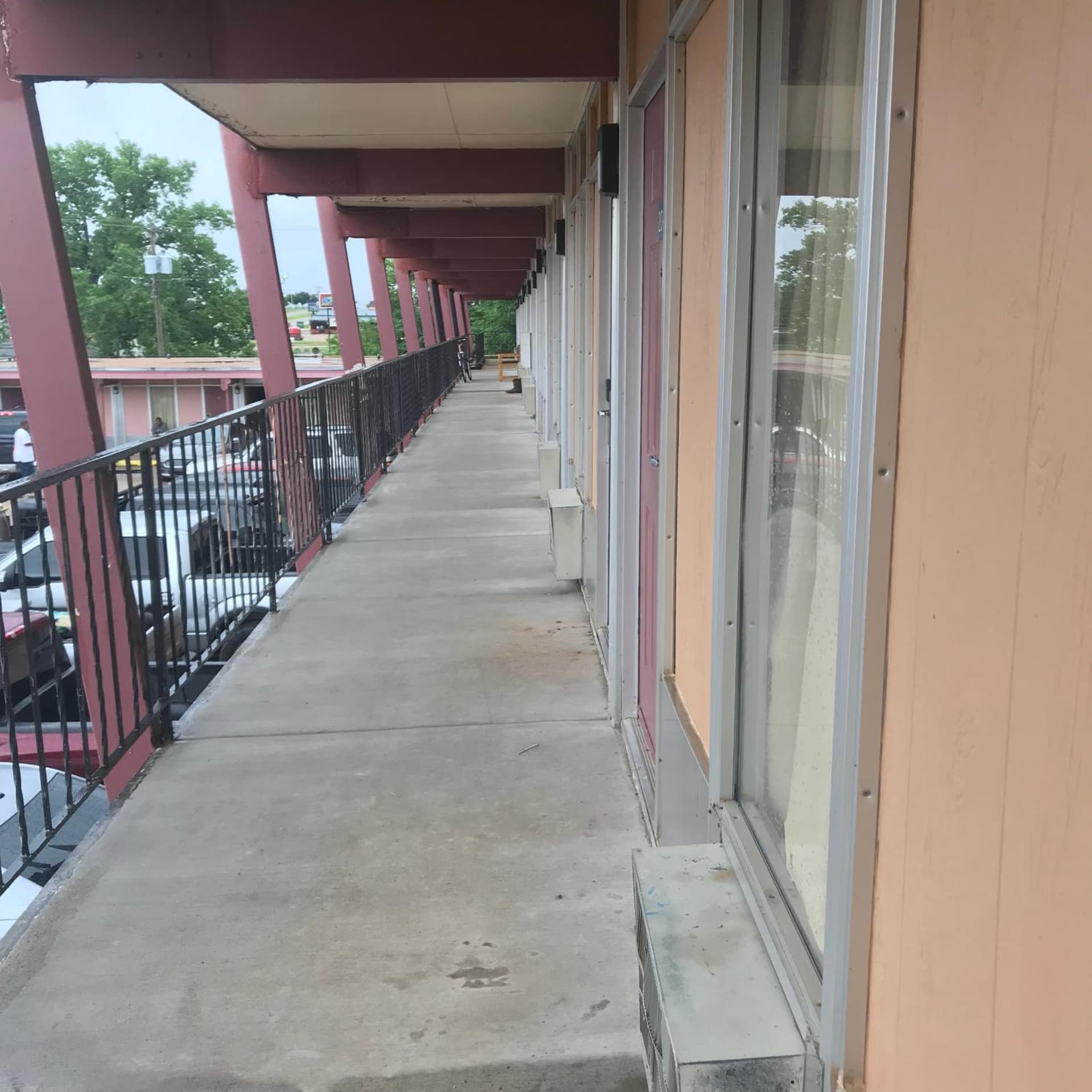 Guest Inn — hotel in Yukon, Oklahoma