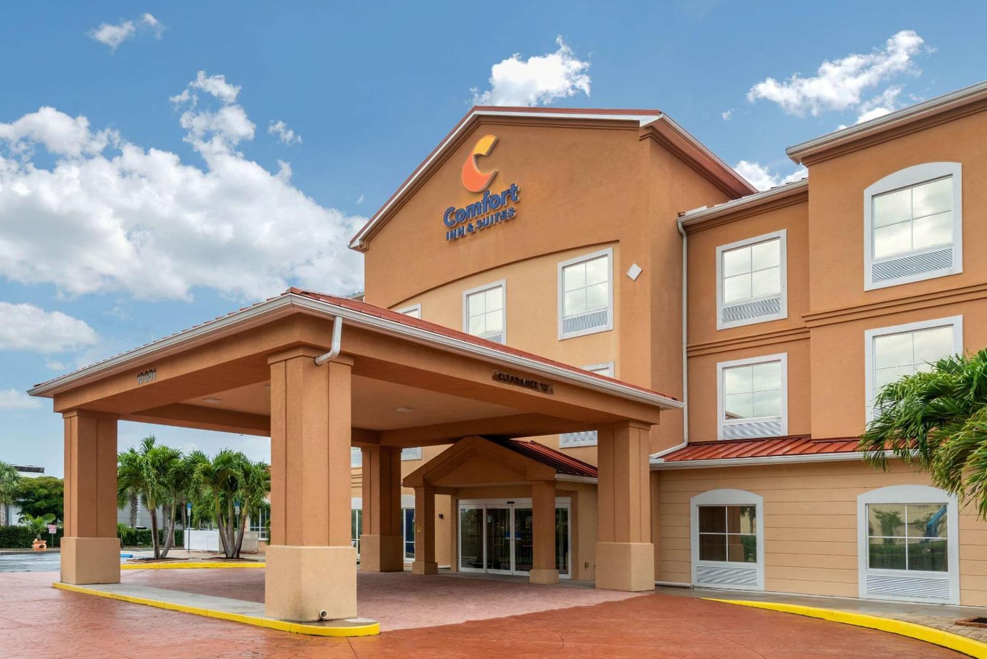 Comfort Inn & Suites Fort Myers Airport — hotel in Fort Myers, Florida