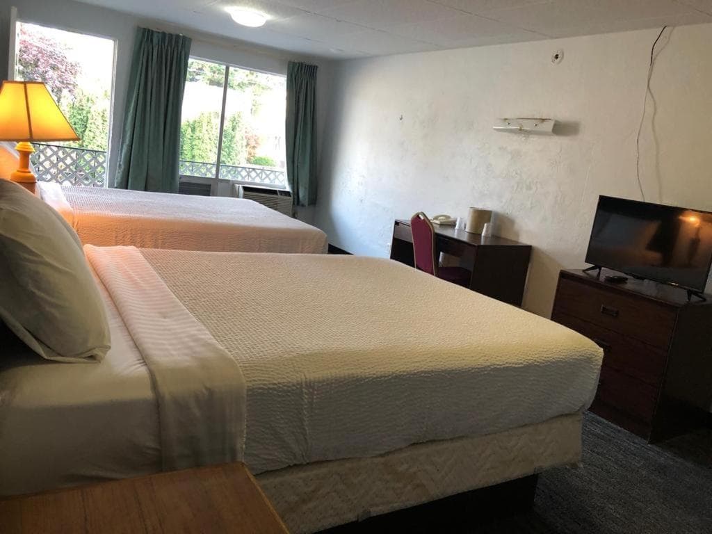 Portland Super Value Inn featured exterior or lobby in Portland, OR — similar hotel