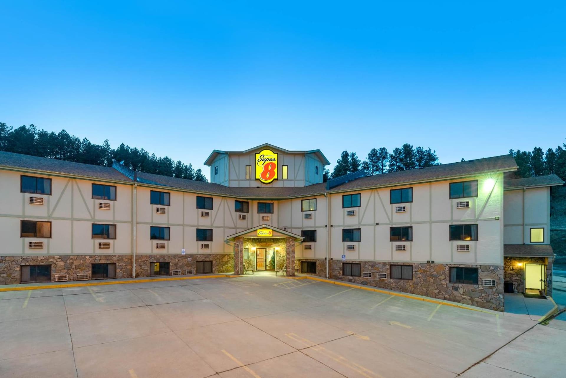 Super 8 by Wyndham Hill City/Mt Rushmore/ Area — hotel in Hill City, South Dakota