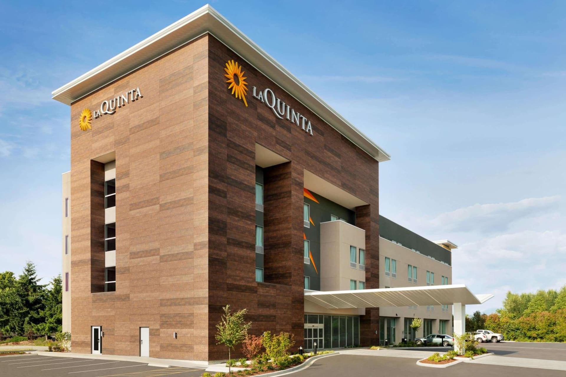 La Quinta Inn & Suites by Wyndham Burlington — hotel in Burlington, Washington
