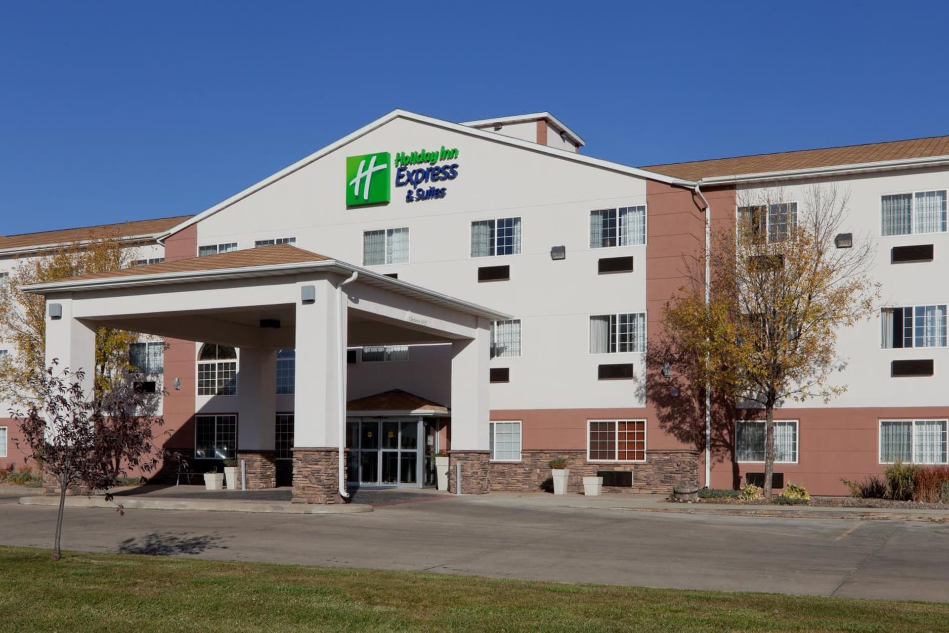 Holiday Inn Express Hotel & Suites Pierre-Fort Pierre by IHG — hotel in Pierre, South Dakota
