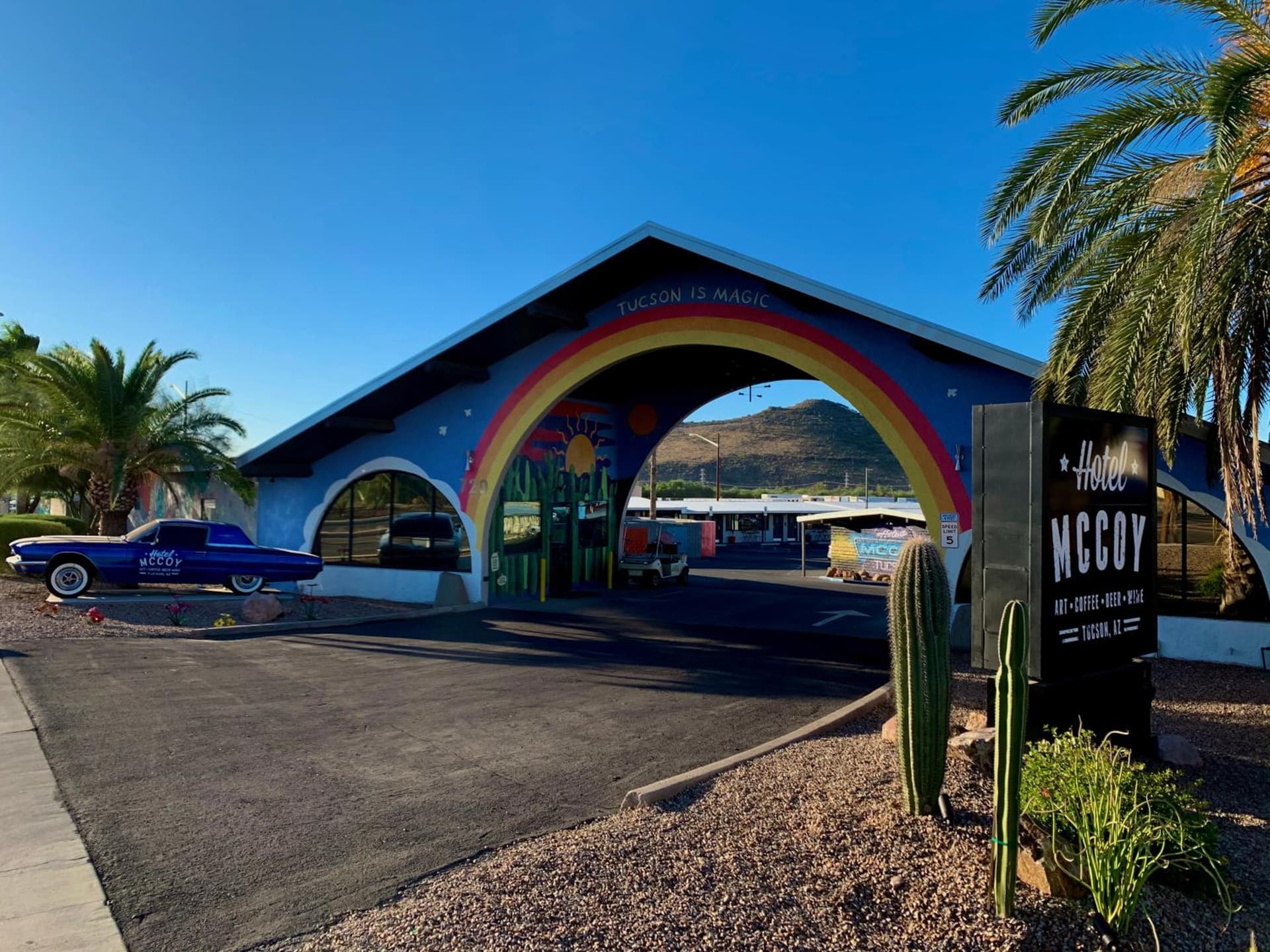 Hotel McCoy Tucson - Art, Coffee, Beer, Wine, Pool — hotel in Tucson, Arizona