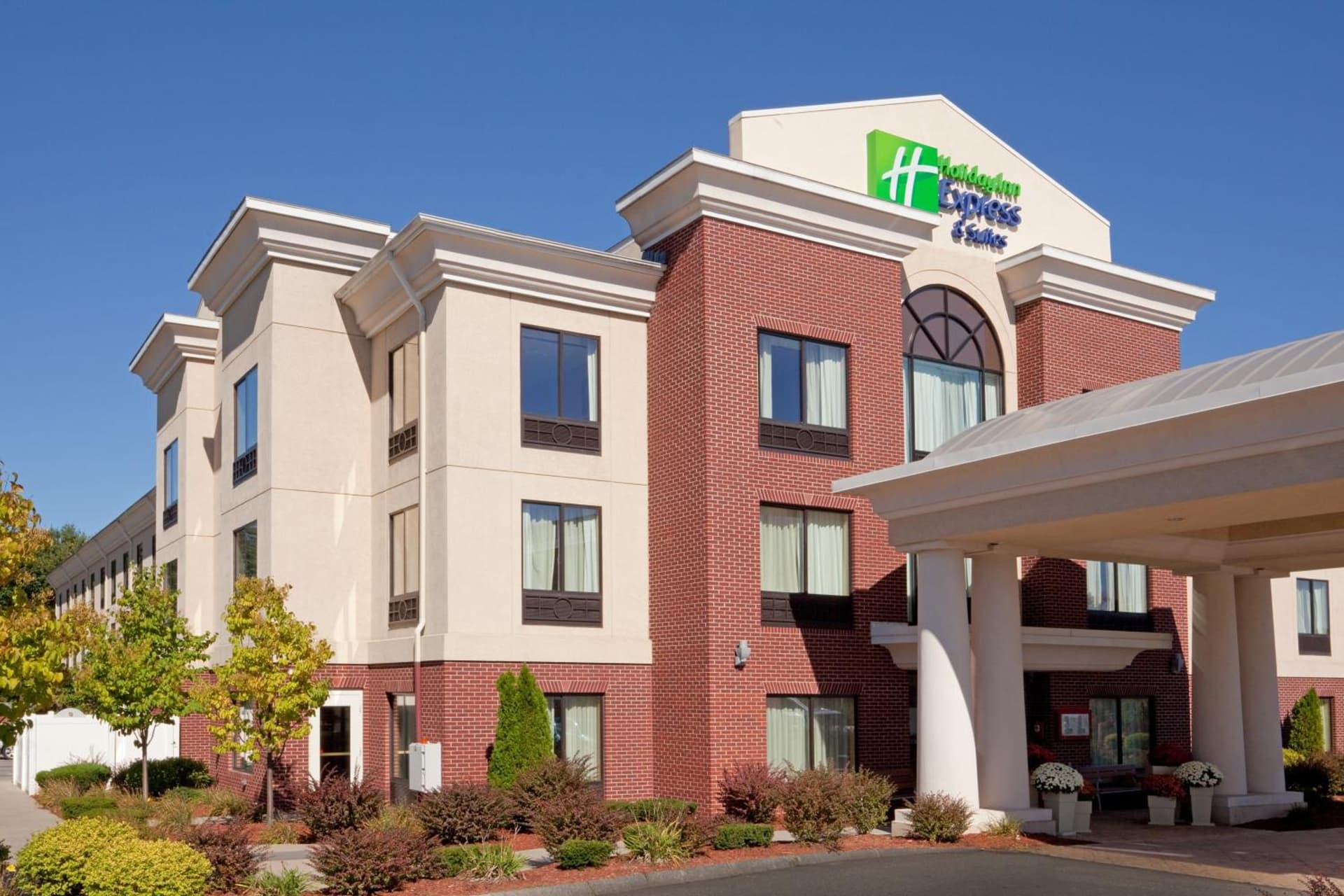 Holiday Inn Express Hotel & Suites Manchester - Airport by IHG — hotel in Manchester, New Hampshire