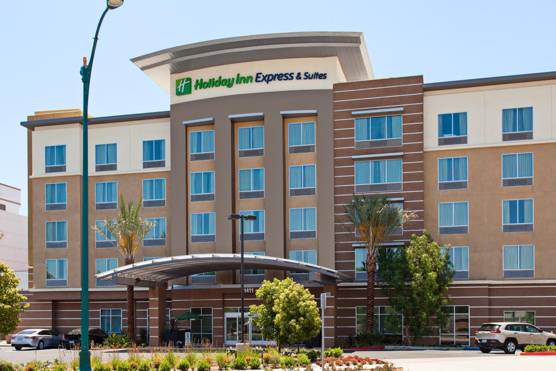 Holiday Inn Express & Suites Anaheim Resort Area by IHG — hotel in Anaheim, California