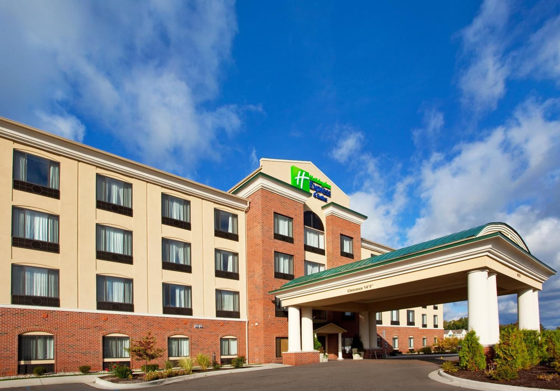 Holiday Inn Express Hotel & Suites Detroit-Utica by IHG — hotel in Utica, Michigan