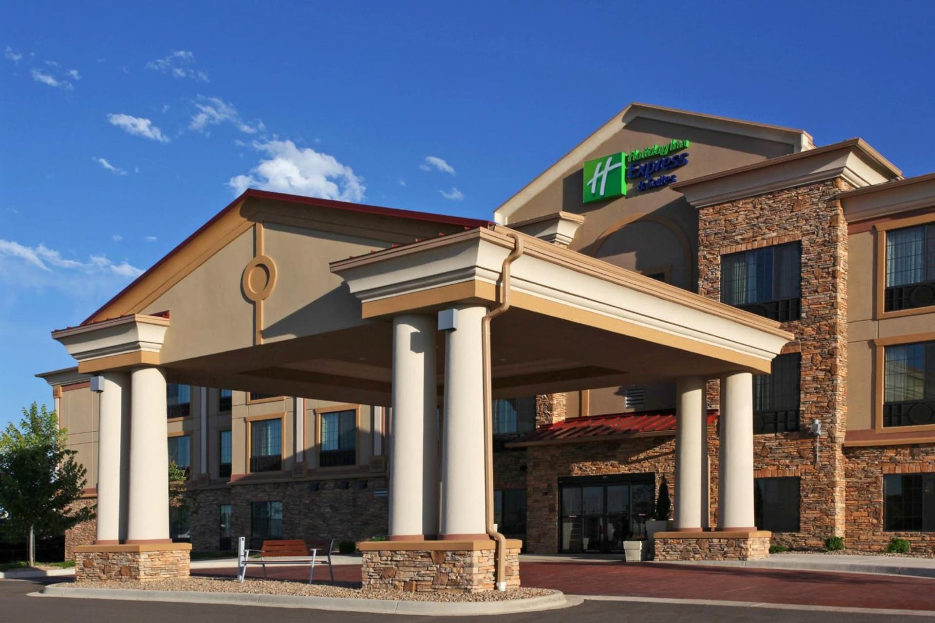 Holiday Inn Express Hotel & Suites Longmont by IHG — hotel in Longmont, Colorado