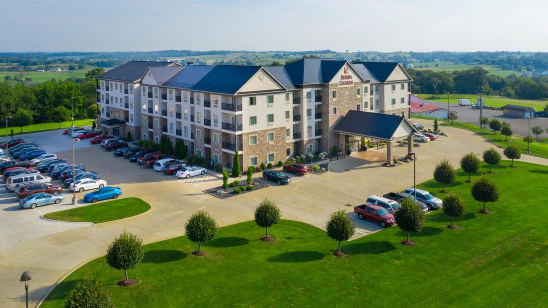 Berlin Grande Hotel — hotel in Wilmot, Ohio