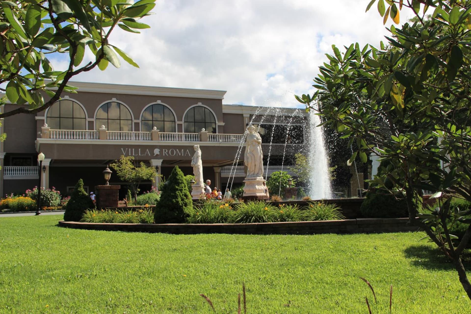 Villa Roma Resort and Conference Center featured exterior or lobby in Callicoon, NY — similar hotel
