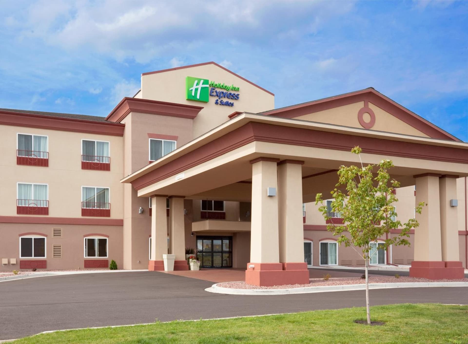 Holiday Inn Express Hotel & Suites Antigo by IHG featured exterior or lobby in Antigo, WI — similar hotel