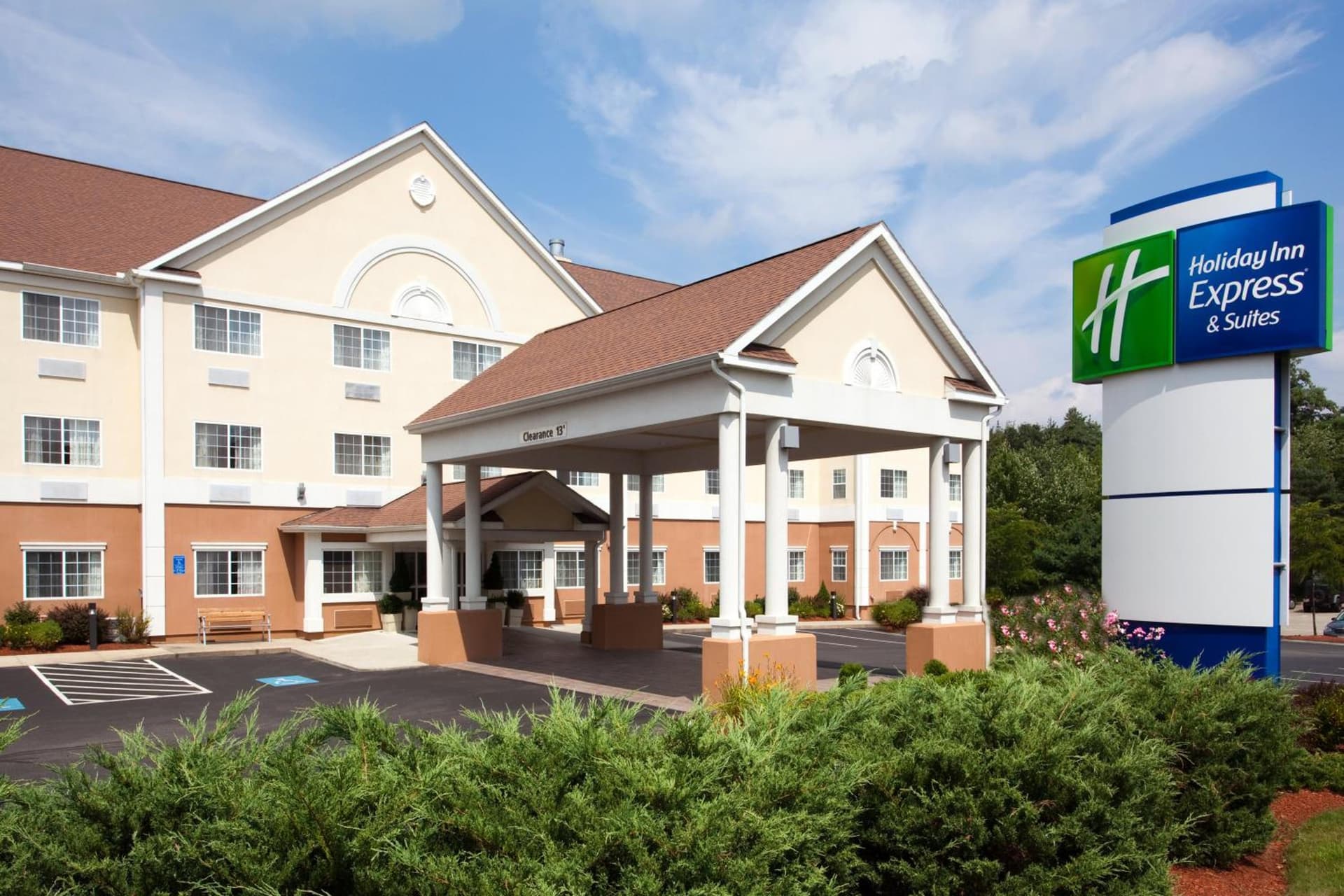 Holiday Inn Express Hotel & Suites Boston - Marlboro by IHG — hotel in Hudson, Wisconsin