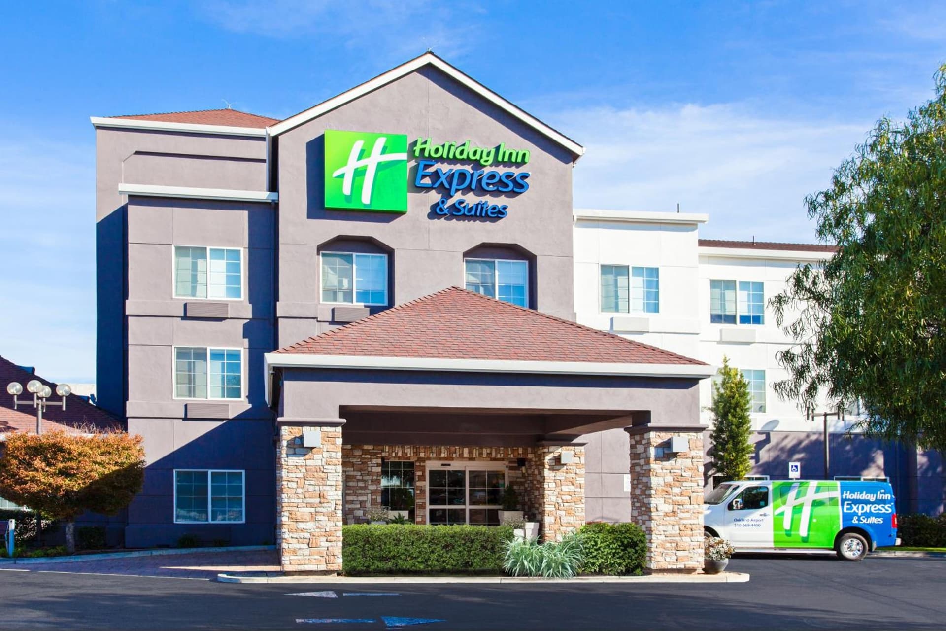 Holiday Inn Express & Suites Oakland - Airport by IHG — hotel in Oakland, California