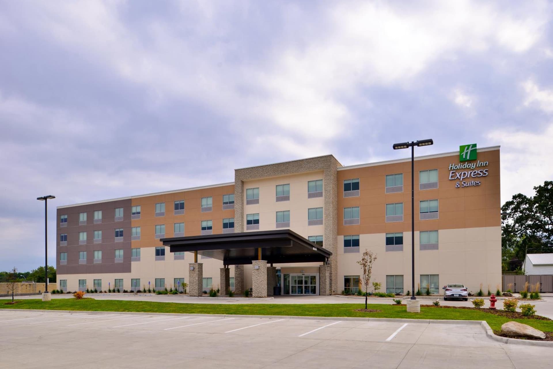 Holiday Inn Express & Suites - Ottumwa by IHG featured exterior or lobby in Ottumwa, IA — similar hotel