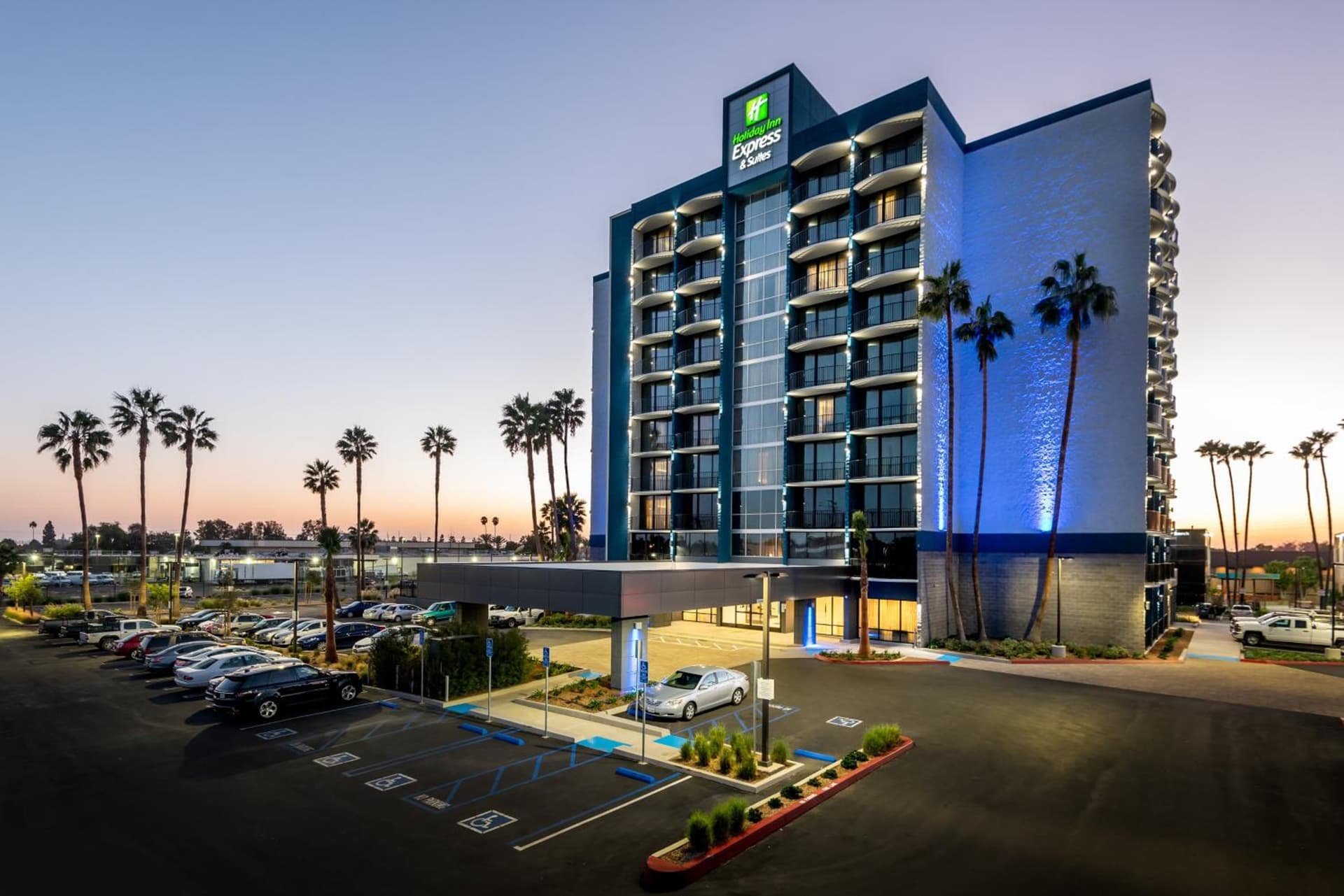 Holiday Inn Express & Suites Santa Ana - Orange County by IHG — hotel in Santa Ana, California